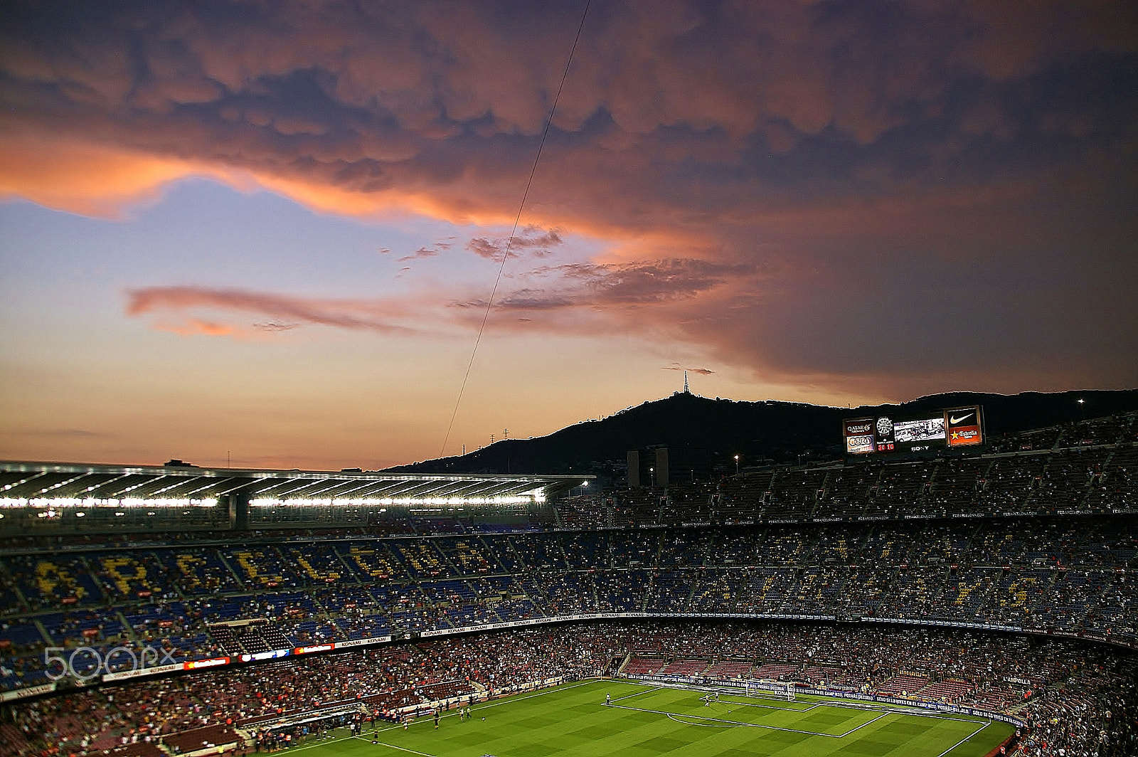 Pentax *ist DL sample photo. Nit de tormenta al camp nou photography