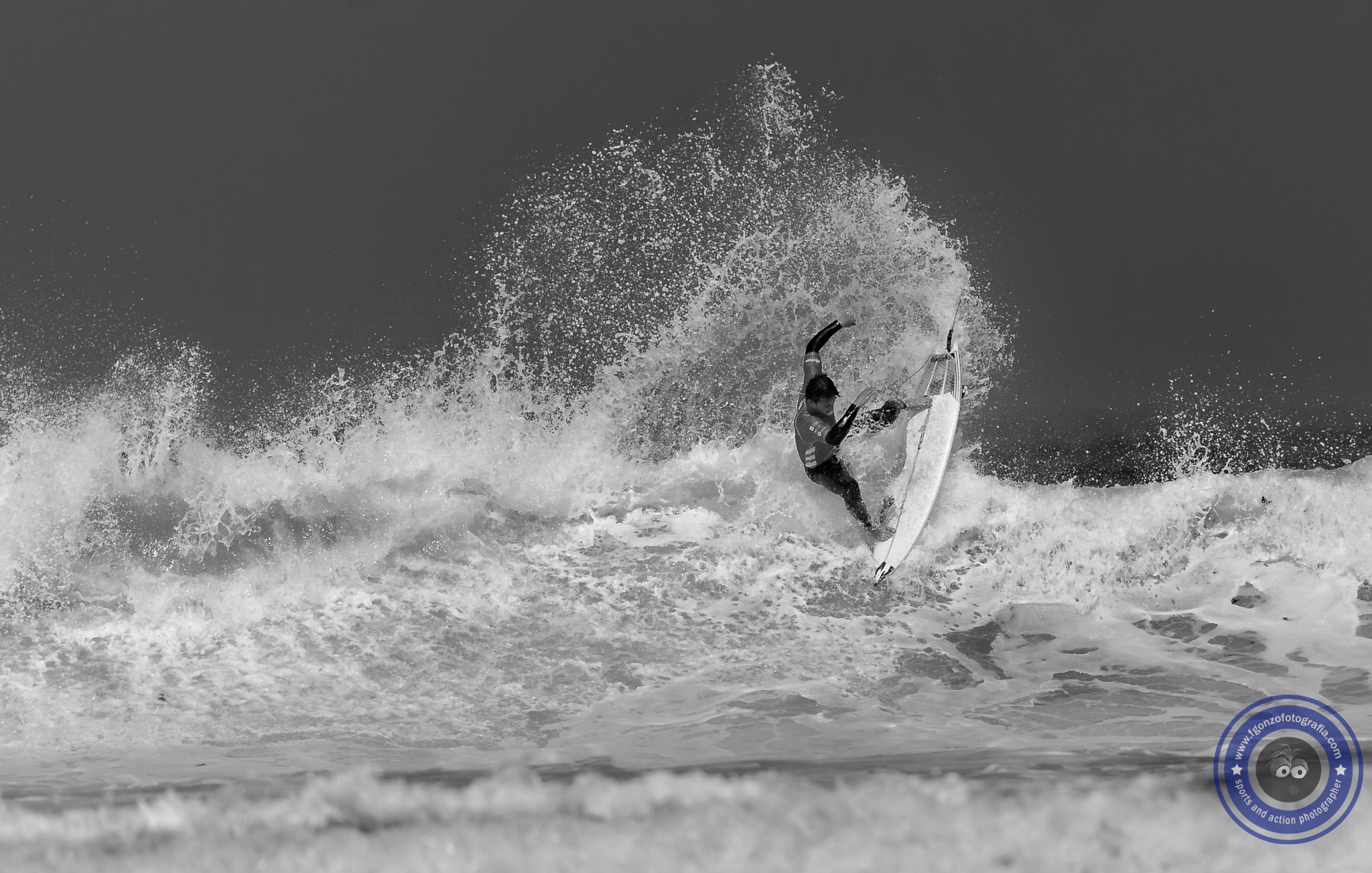Nikon AF-S Nikkor 400mm F2.8G ED VR II sample photo. Action in black and white. photography