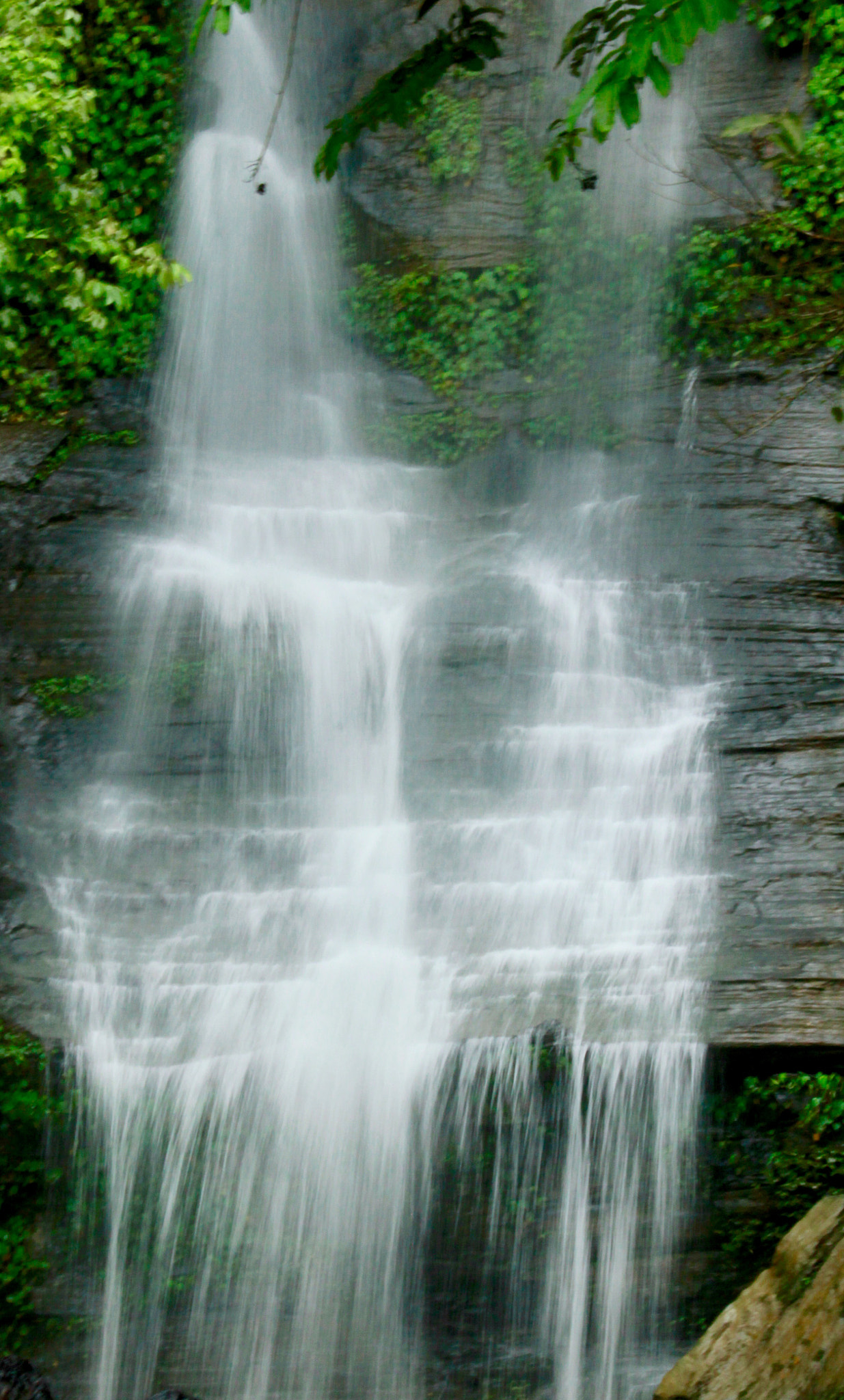 Canon EF-S 18-135mm F3.5-5.6 IS sample photo. Waterfall photography