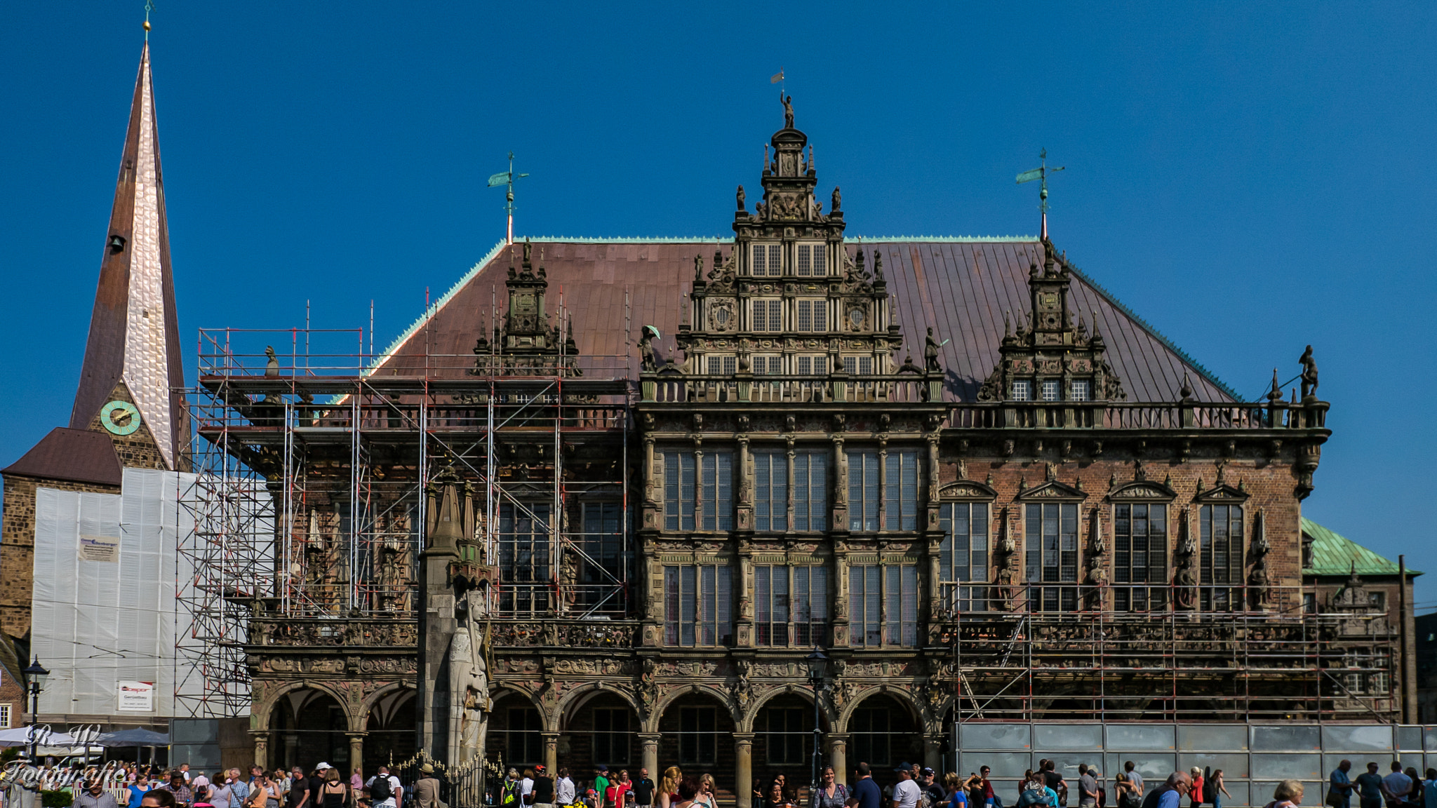 Panasonic Lumix DMC-GM1 + Panasonic Lumix G Vario 7-14mm F4 ASPH sample photo. Bremer rathaus photography