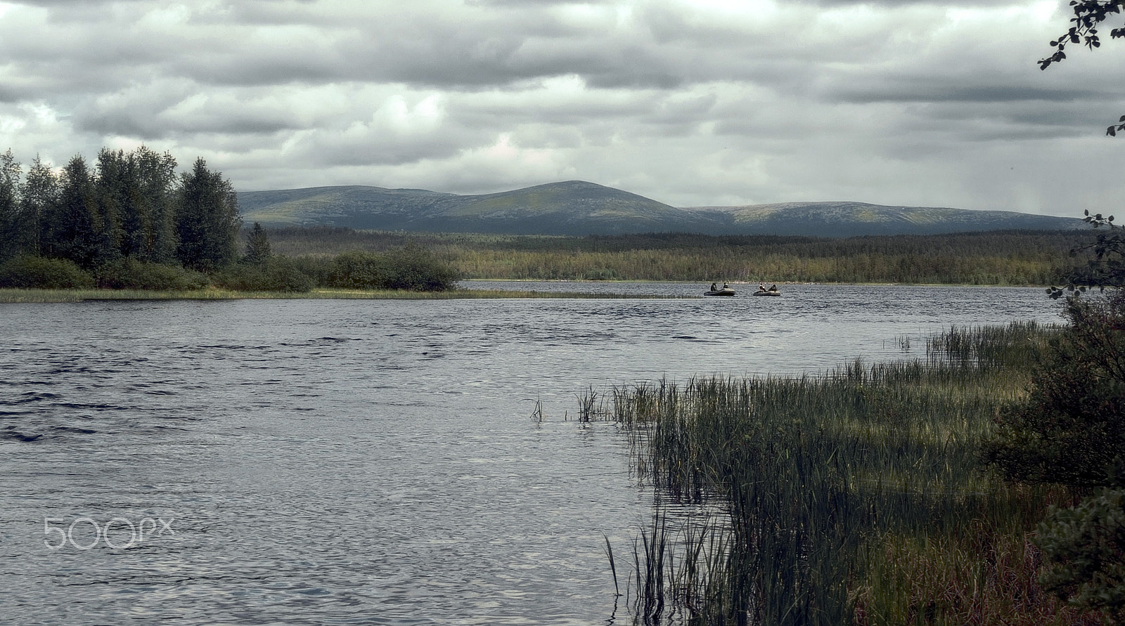 Olympus M.Zuiko Digital 14-42mm F3.5-5.6 II R sample photo. Fishing on the kola peninsula photography