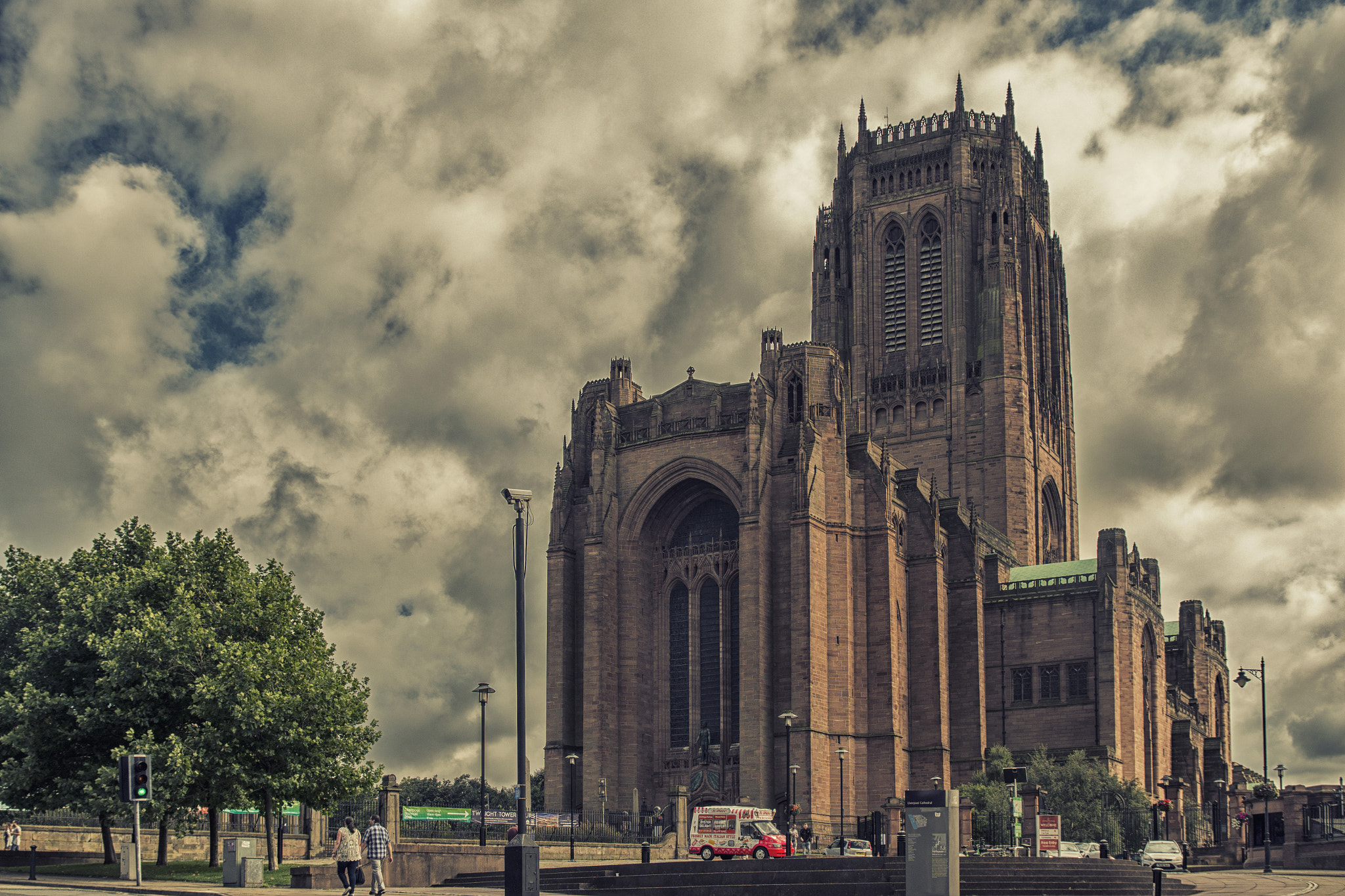 Canon EOS 700D (EOS Rebel T5i / EOS Kiss X7i) + Sigma 17-70mm F2.8-4 DC Macro OS HSM sample photo. Liverpool anglican cathedral photography