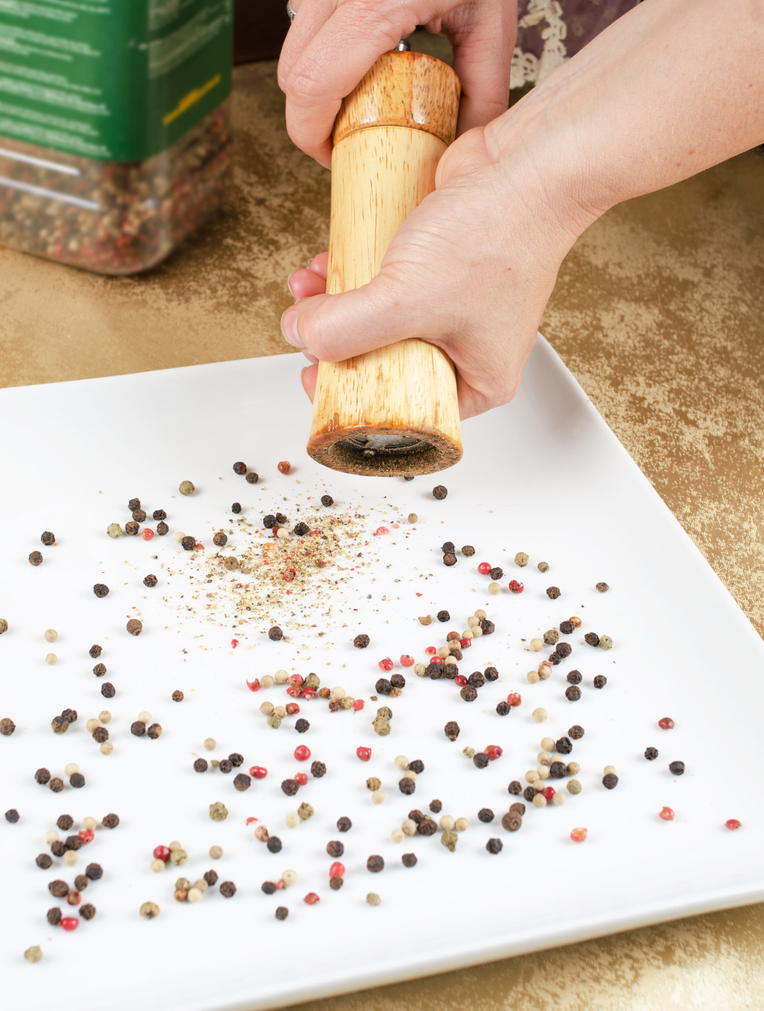Nikon D7000 + Nikon AF Nikkor 35mm F2D sample photo. Pepper mill photography