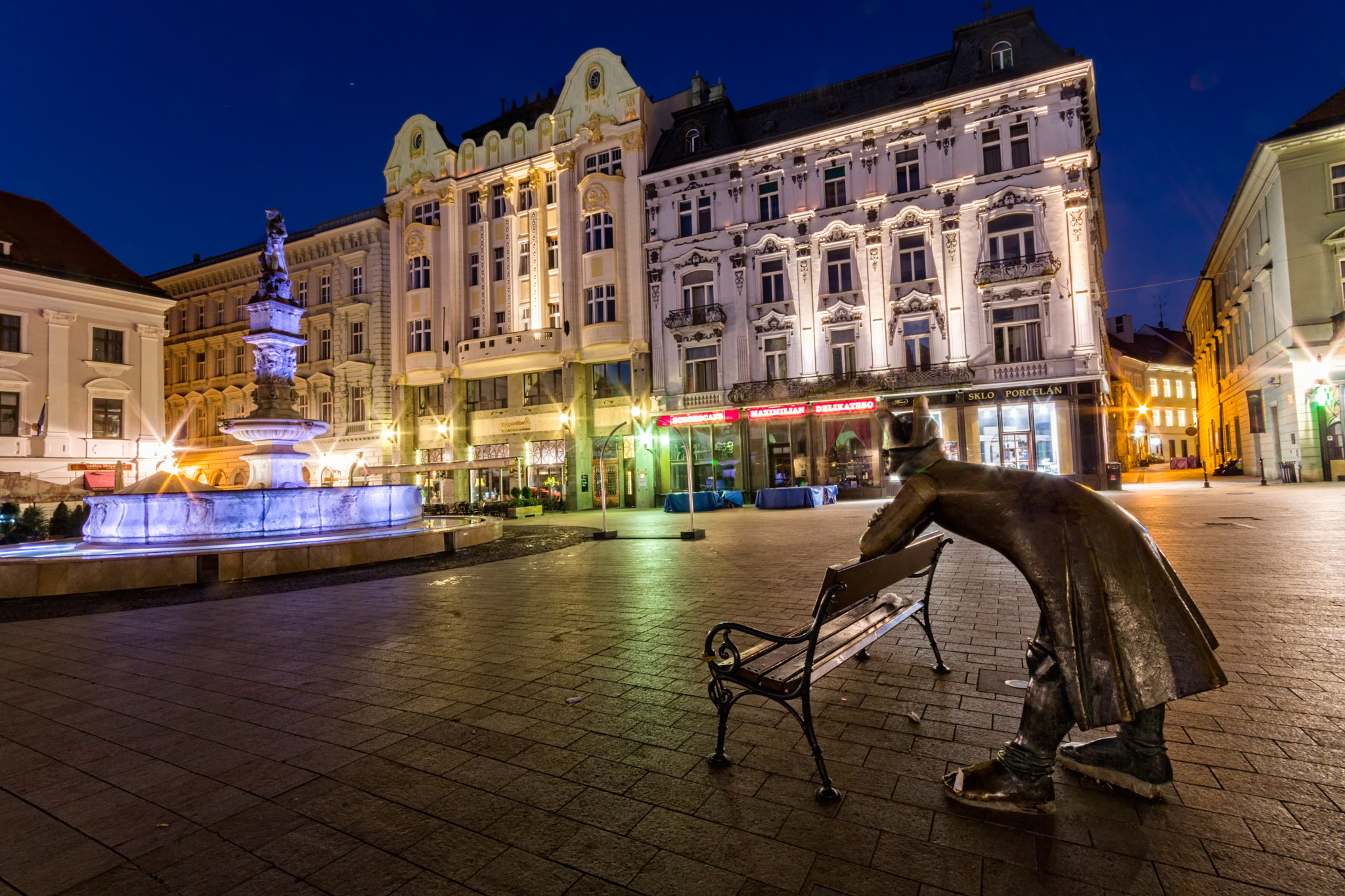 Sony a6000 + Sigma 10-20mm F4-5.6 EX DC HSM sample photo. At the old town square photography