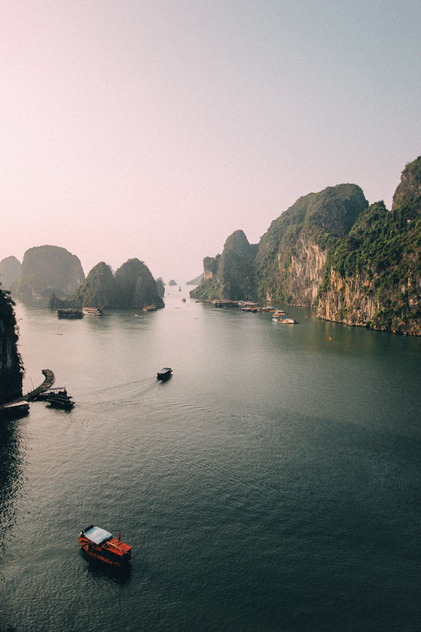 Canon EF-S 10-22mm F3.5-4.5 USM sample photo. Halong bay, vietnam photography