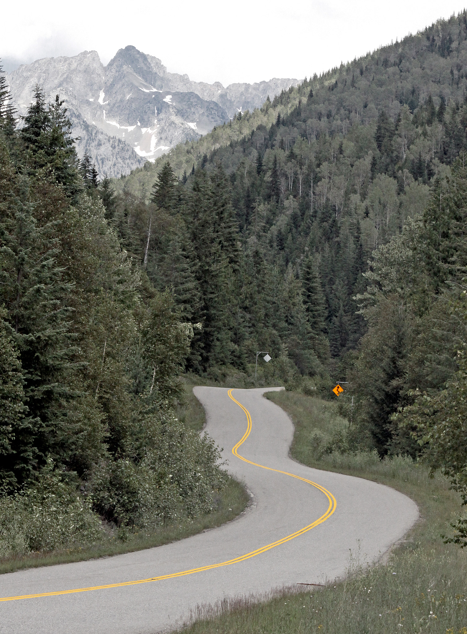 Canon EF-S 55-250mm F4-5.6 IS sample photo. Long and winding road photography