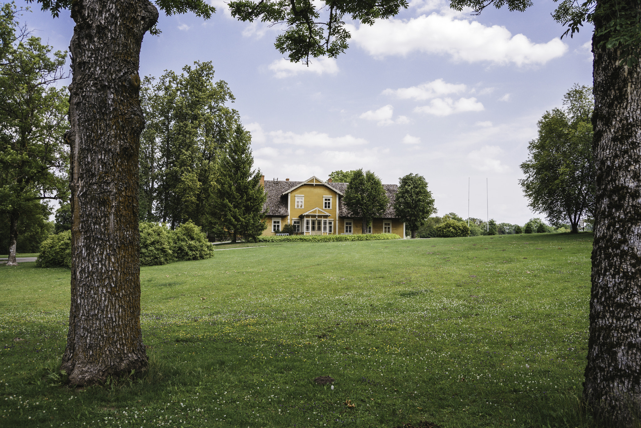 AF Zoom-Nikkor 28-70mm f/3.5-4.5D sample photo. Turaida manor house photography