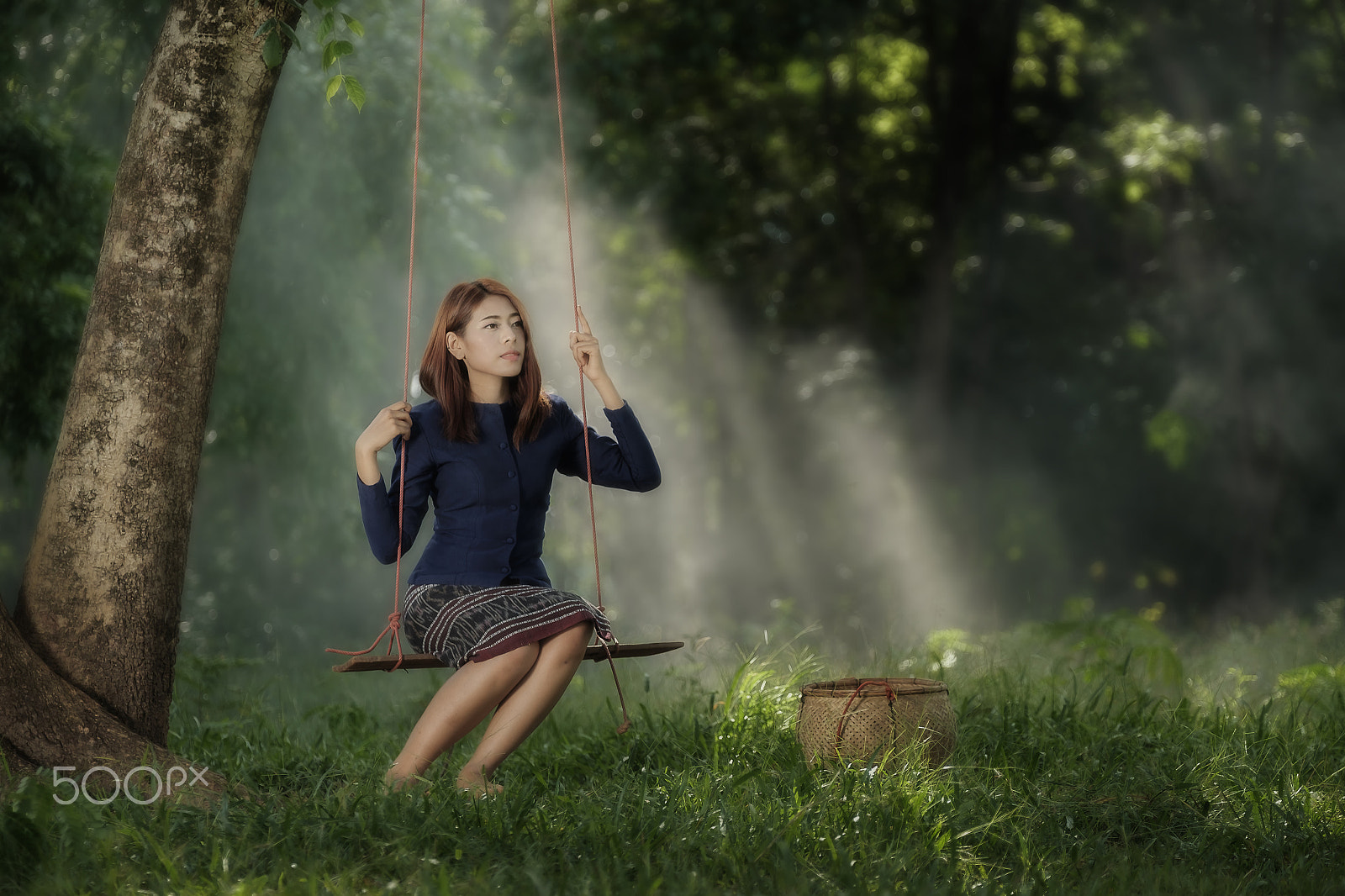 Fujifilm X-E2 + Fujifilm XF 50-140mm F2.8 R LM OIS WR sample photo. Alone on the swing photography