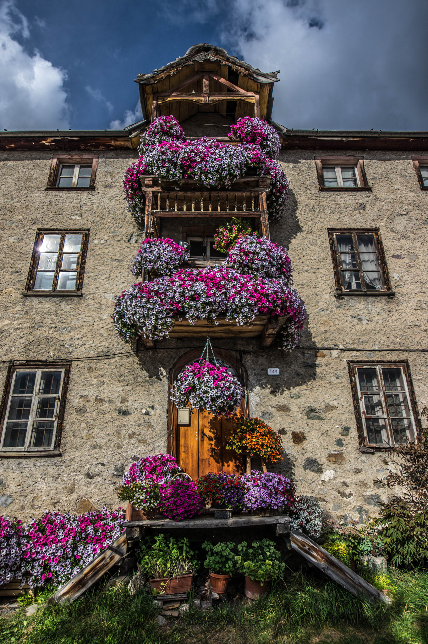Sigma 8-16mm F4.5-5.6 DC HSM sample photo. La maison des fleurs photography