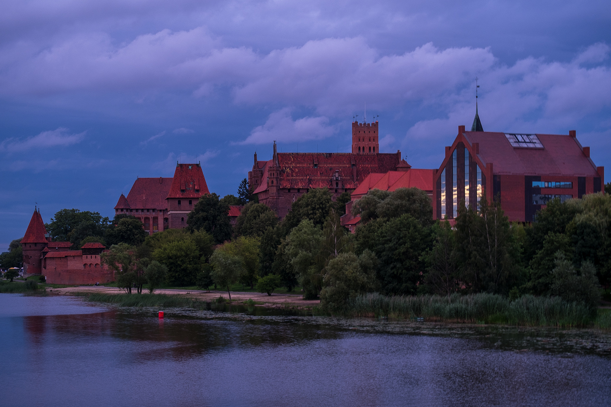 Fujifilm X-E1 + Fujifilm XC 50-230mm F4.5-6.7 OIS sample photo. Castle malbork photography