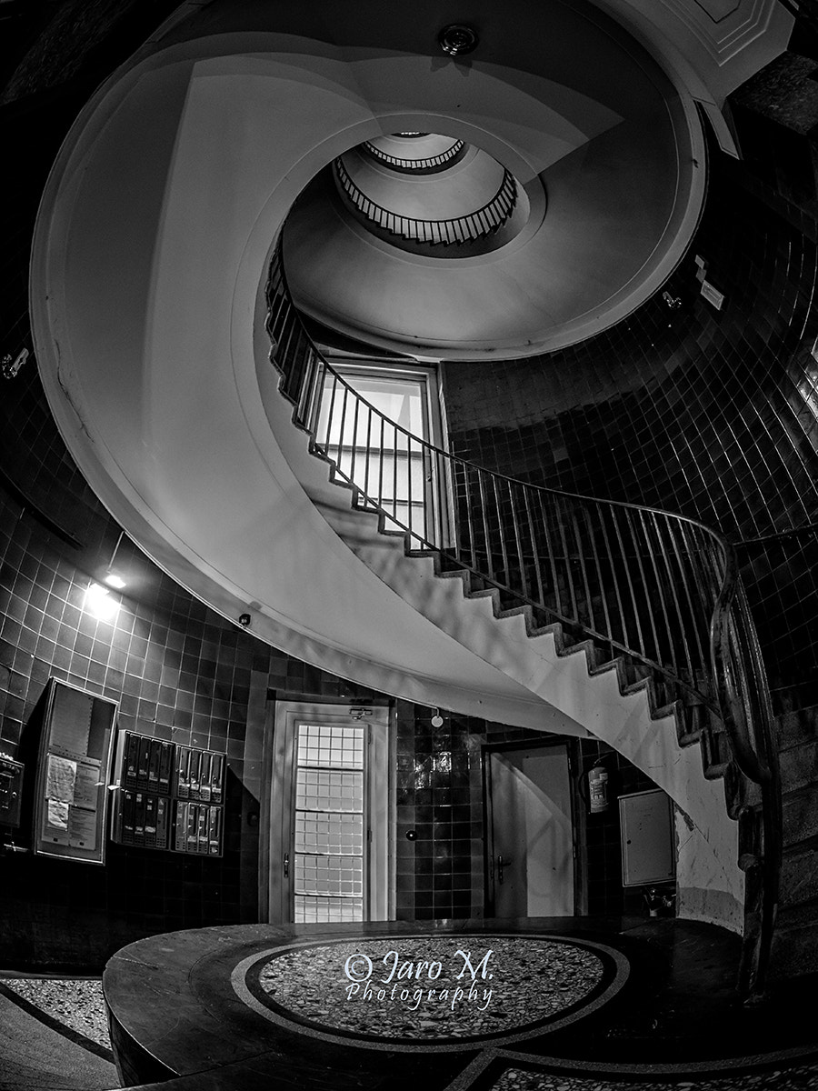 Panasonic Lumix DMC-GX8 + OLYMPUS M.8mm F1.8 sample photo. Stairs to... photography