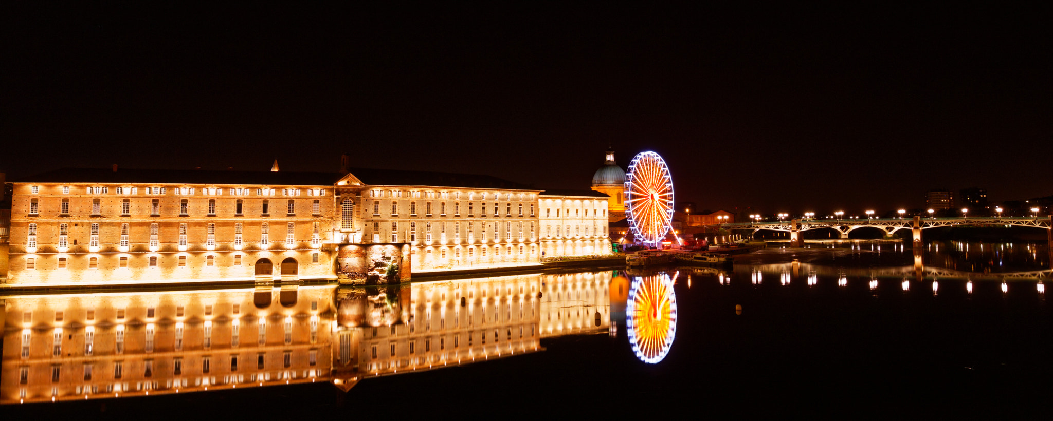 Sigma 10-20mm F3.5 EX DC HSM sample photo. Warm night photography