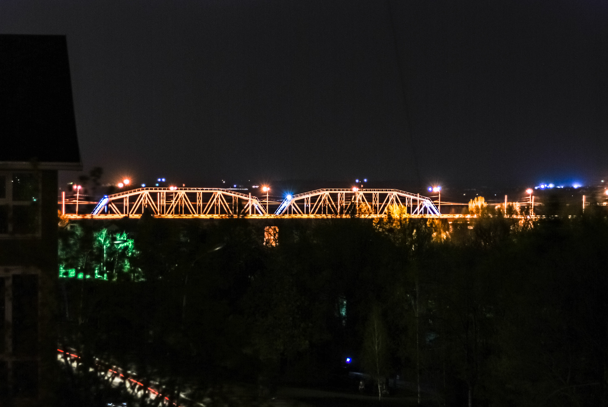 AF Zoom-Nikkor 28-100mm f/3.5-5.6G sample photo. Night shot photography