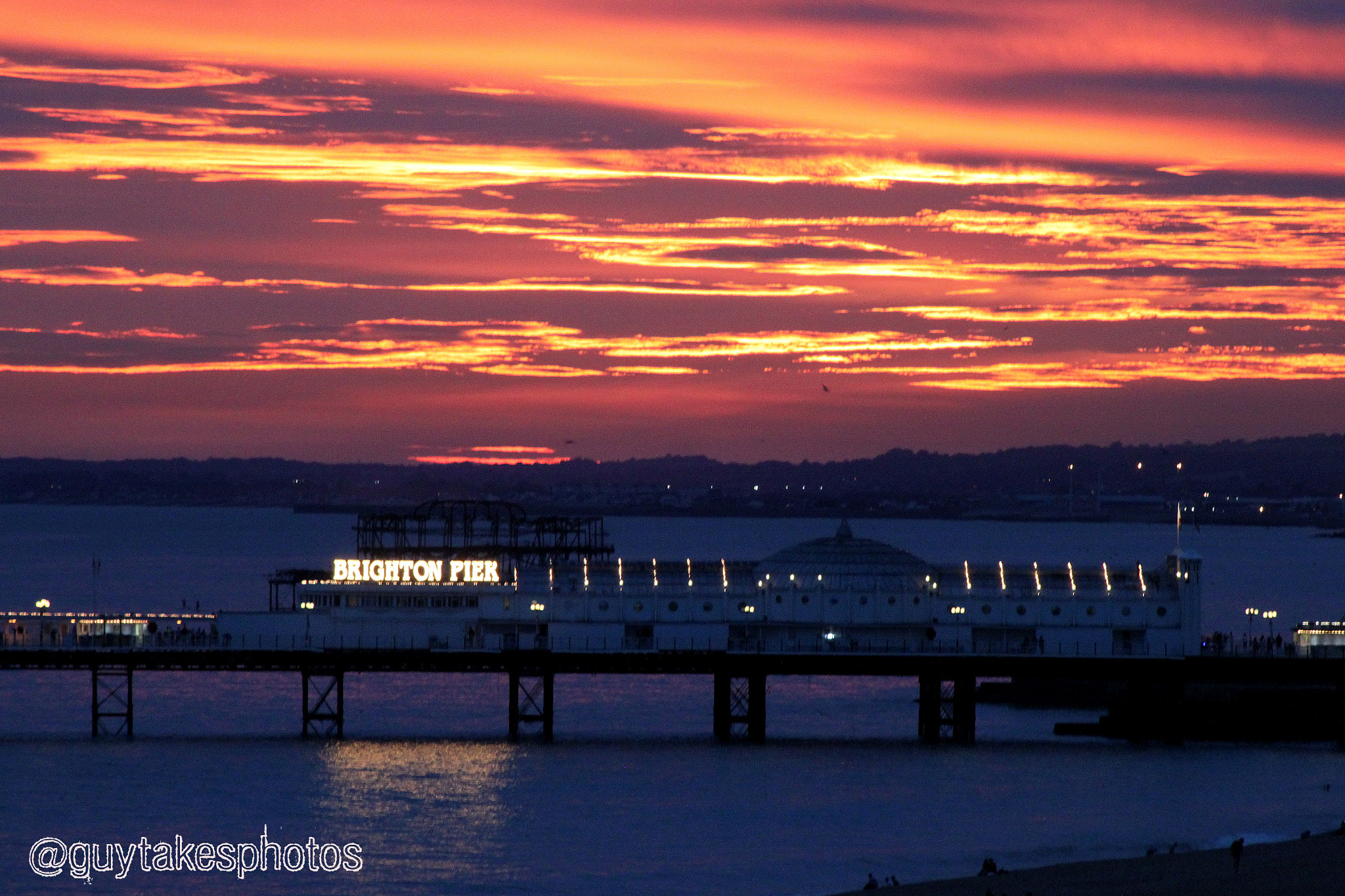 Canon EOS 500D (EOS Rebel T1i / EOS Kiss X3) + Canon EF 100-300mm F4.5-5.6 USM sample photo. Brighton pier against a pink sky photography