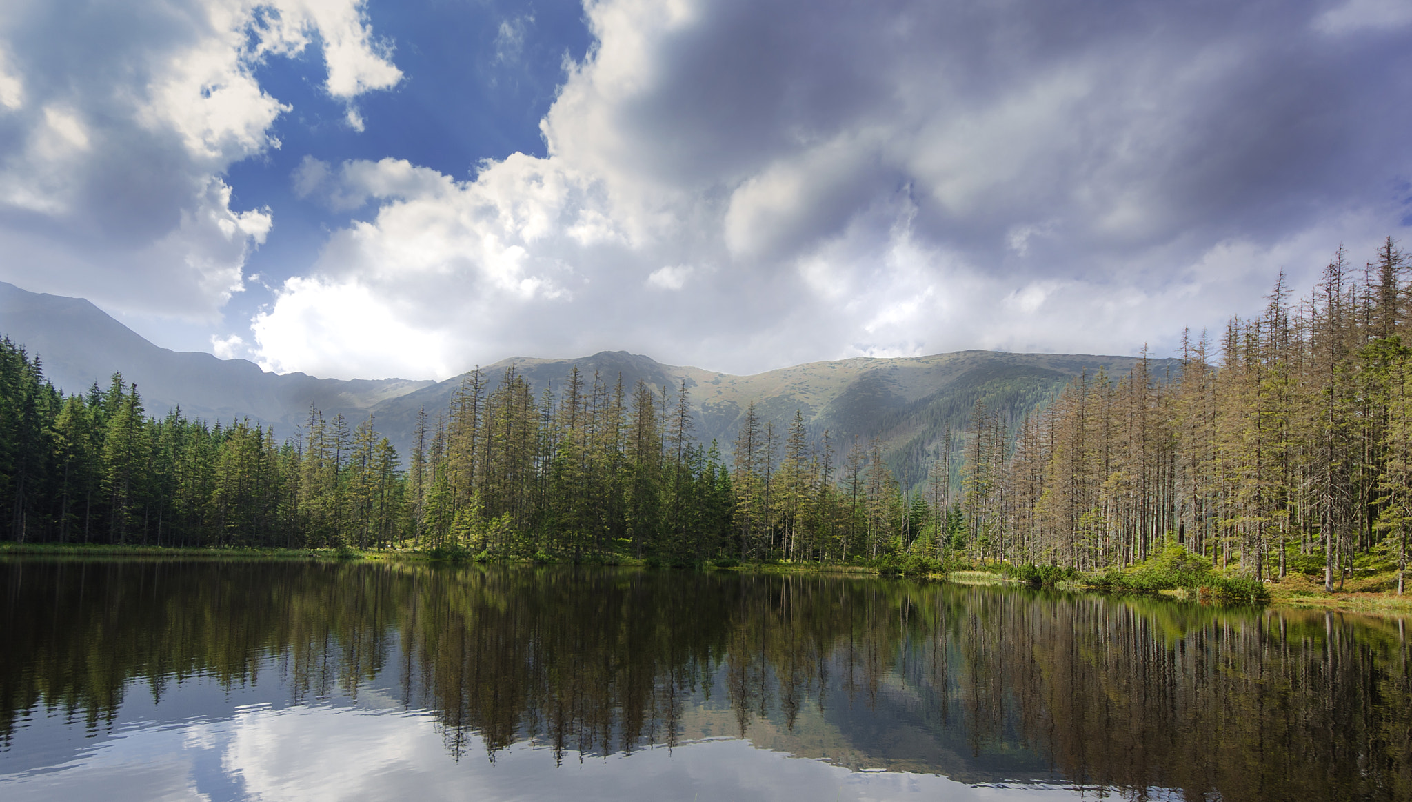 Sigma 8-16mm F4.5-5.6 DC HSM sample photo. Mountains lake photography