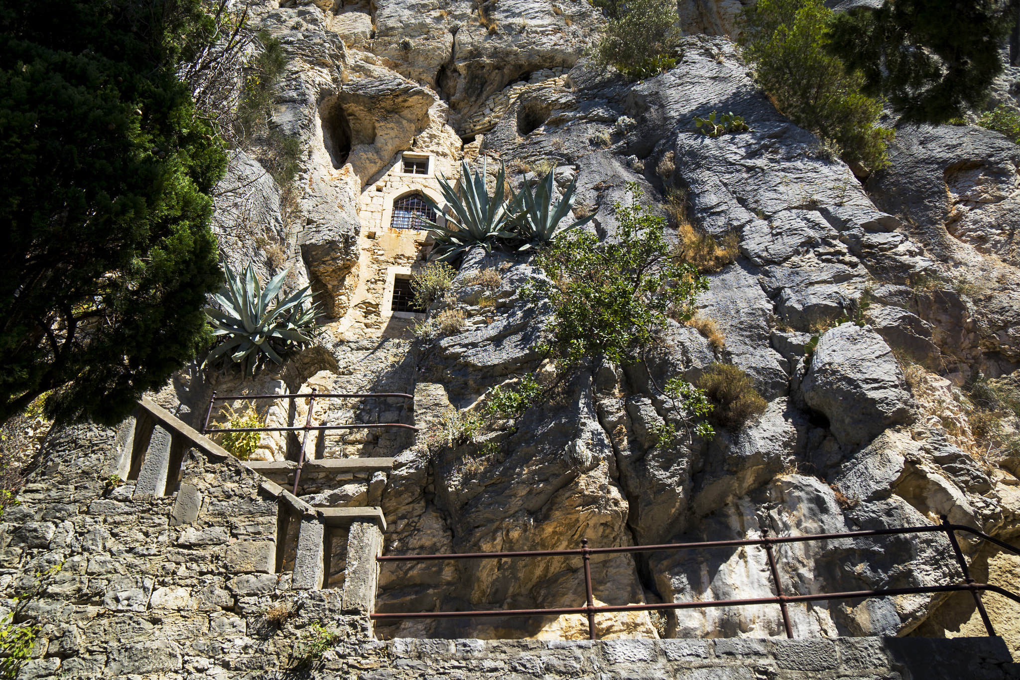 Sony a7 II + Sony Vario-Tessar T* E 16-70mm F4 ZA OSS sample photo. Split, croatia photography