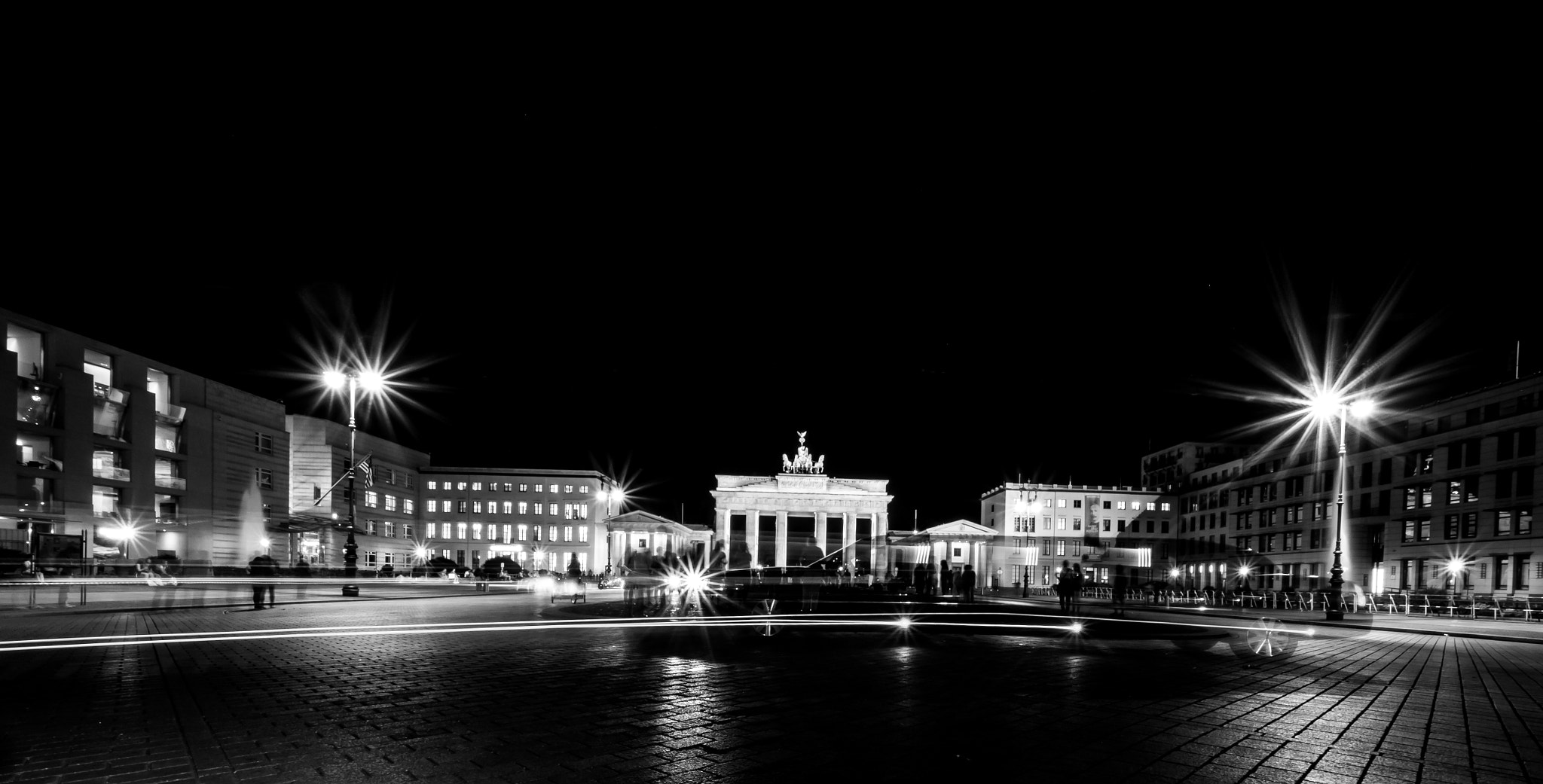 Sigma 8-16mm F4.5-5.6 DC HSM sample photo. Brandenburger tor at night photography