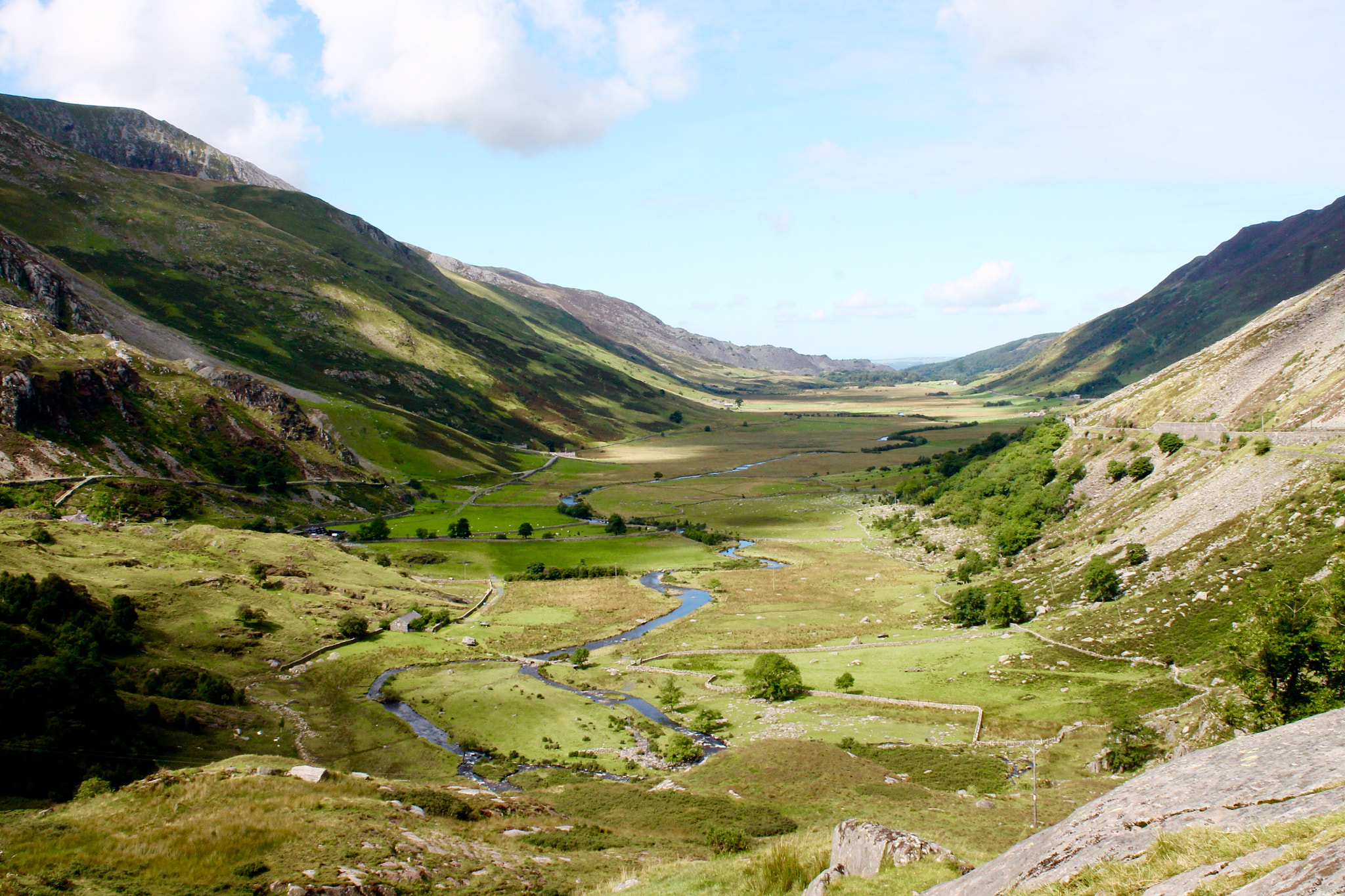 Canon EF-S 18-55mm F3.5-5.6 III sample photo. The beautiful ogwen valley on a glorious sunny day photography