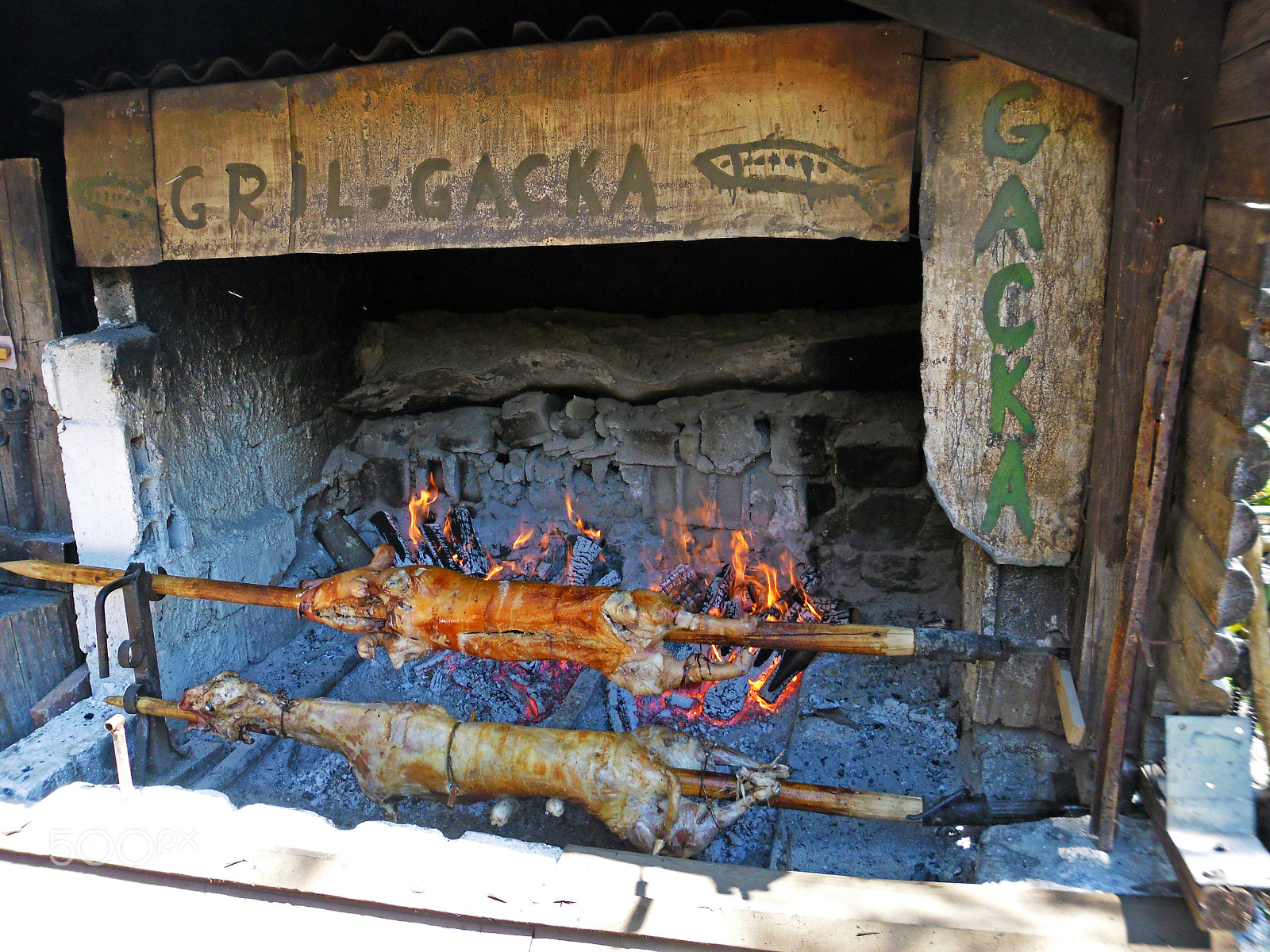 Samsung ES30/VLUU ES30 sample photo. Gacko polje,lika,croatia,pig and lamb on spit photography