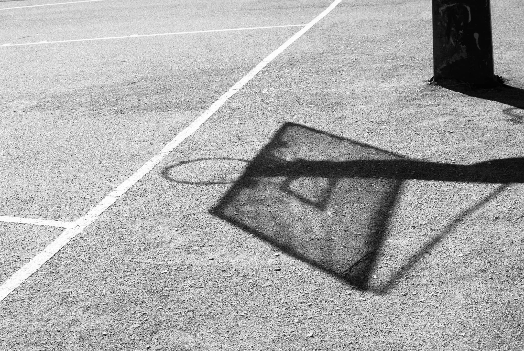 AF Zoom-Nikkor 35-80mm f/4-5.6D N sample photo. Shadow of the rim photography
