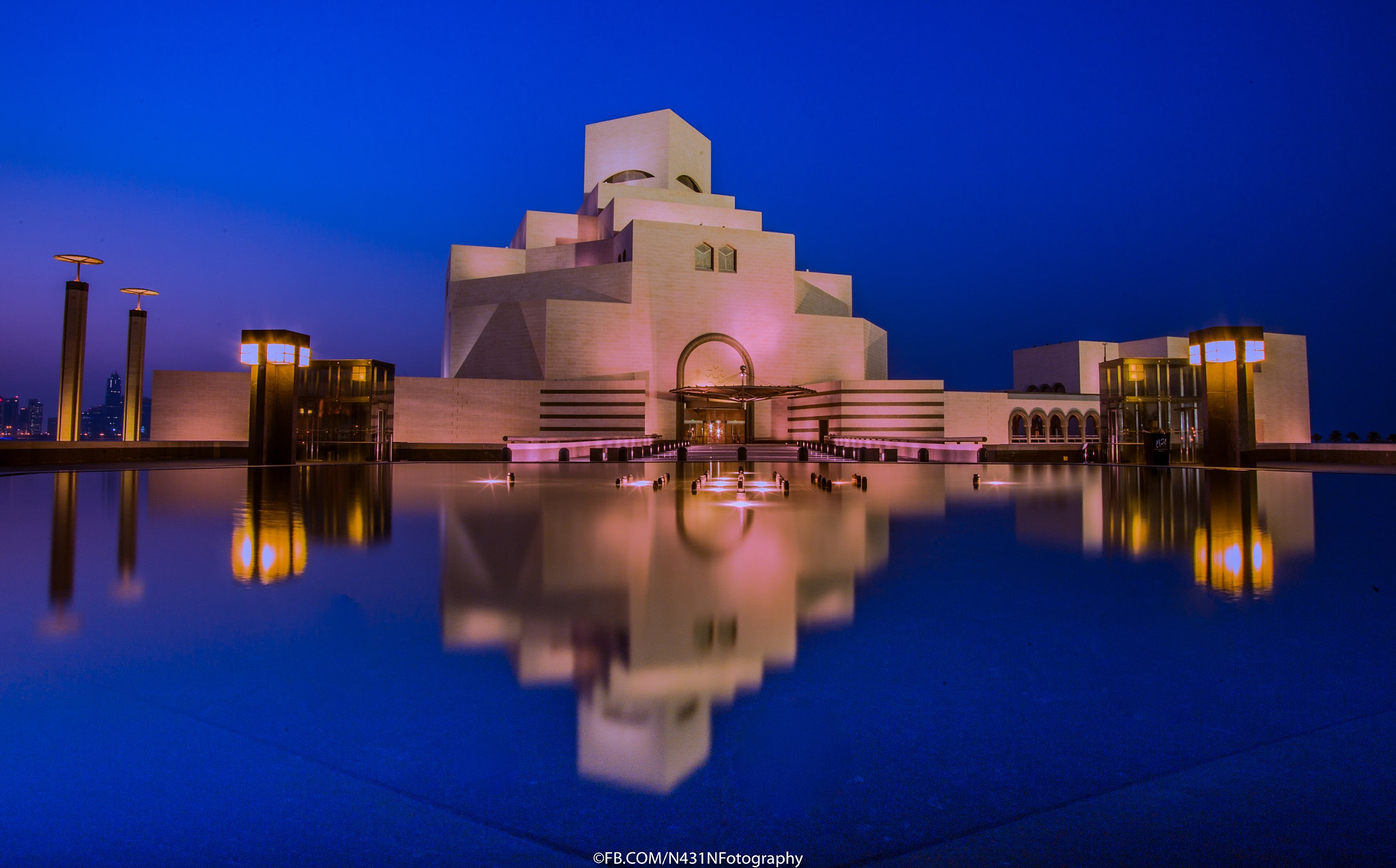 Canon EOS 6D + Tokina AF 193-2 19-35mm f/3.5-4.5 sample photo. Reflection of islamic art museum. photography