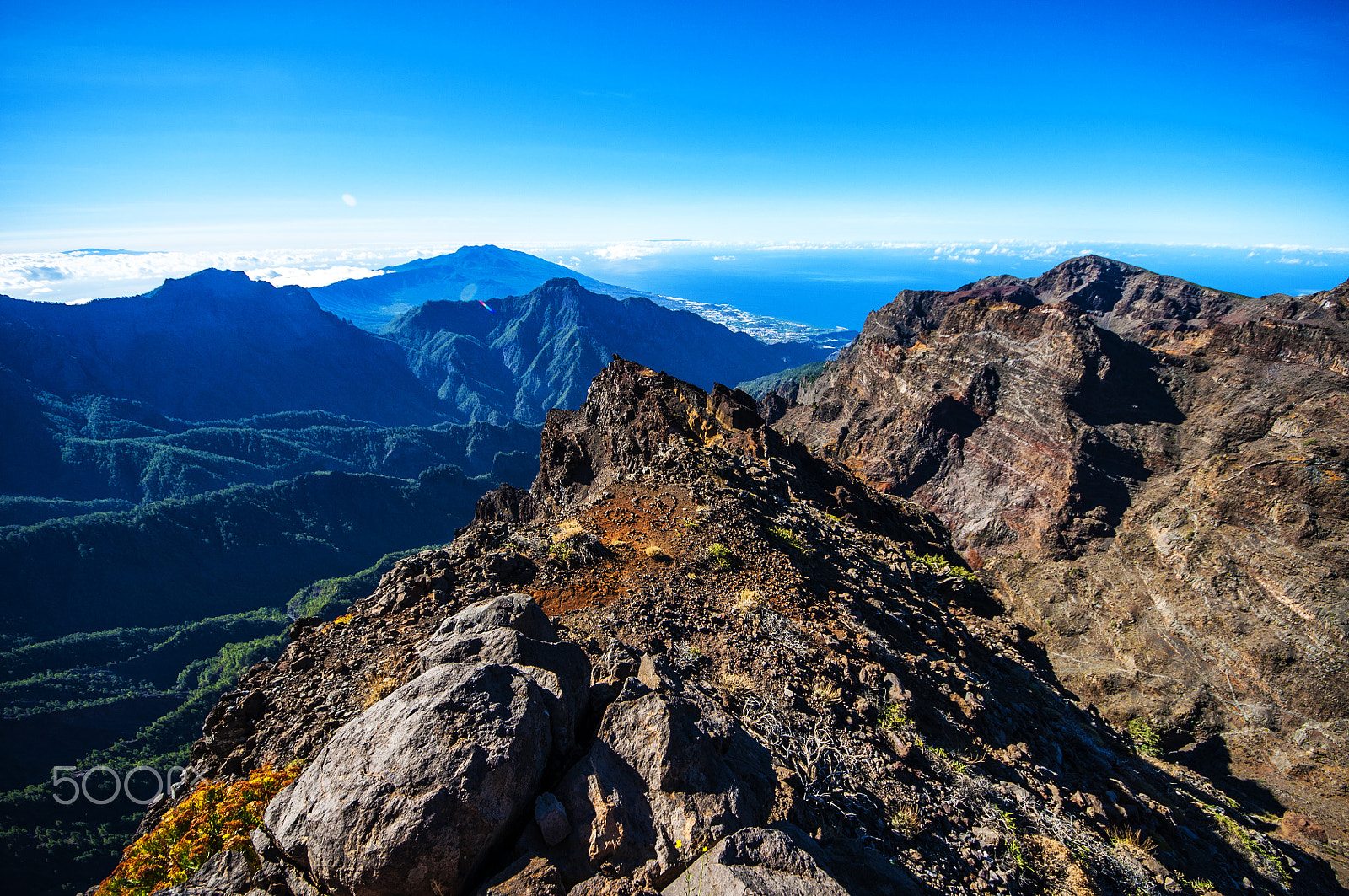 Sigma 8-16mm F4.5-5.6 DC HSM sample photo. Amazing view on rocky mountains and sea photography