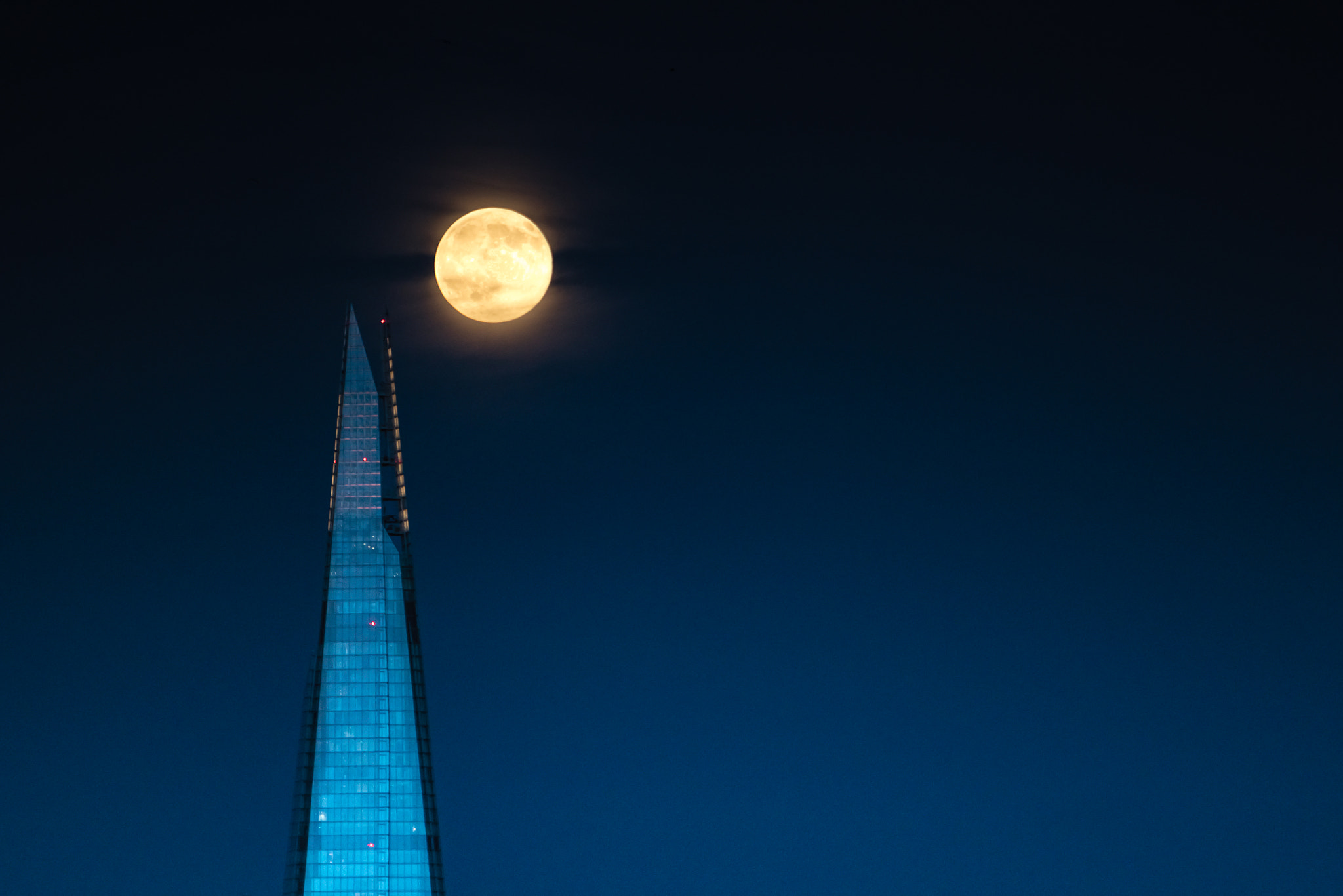 70-200mm F2.8 OSS sample photo. London building/architecture photography