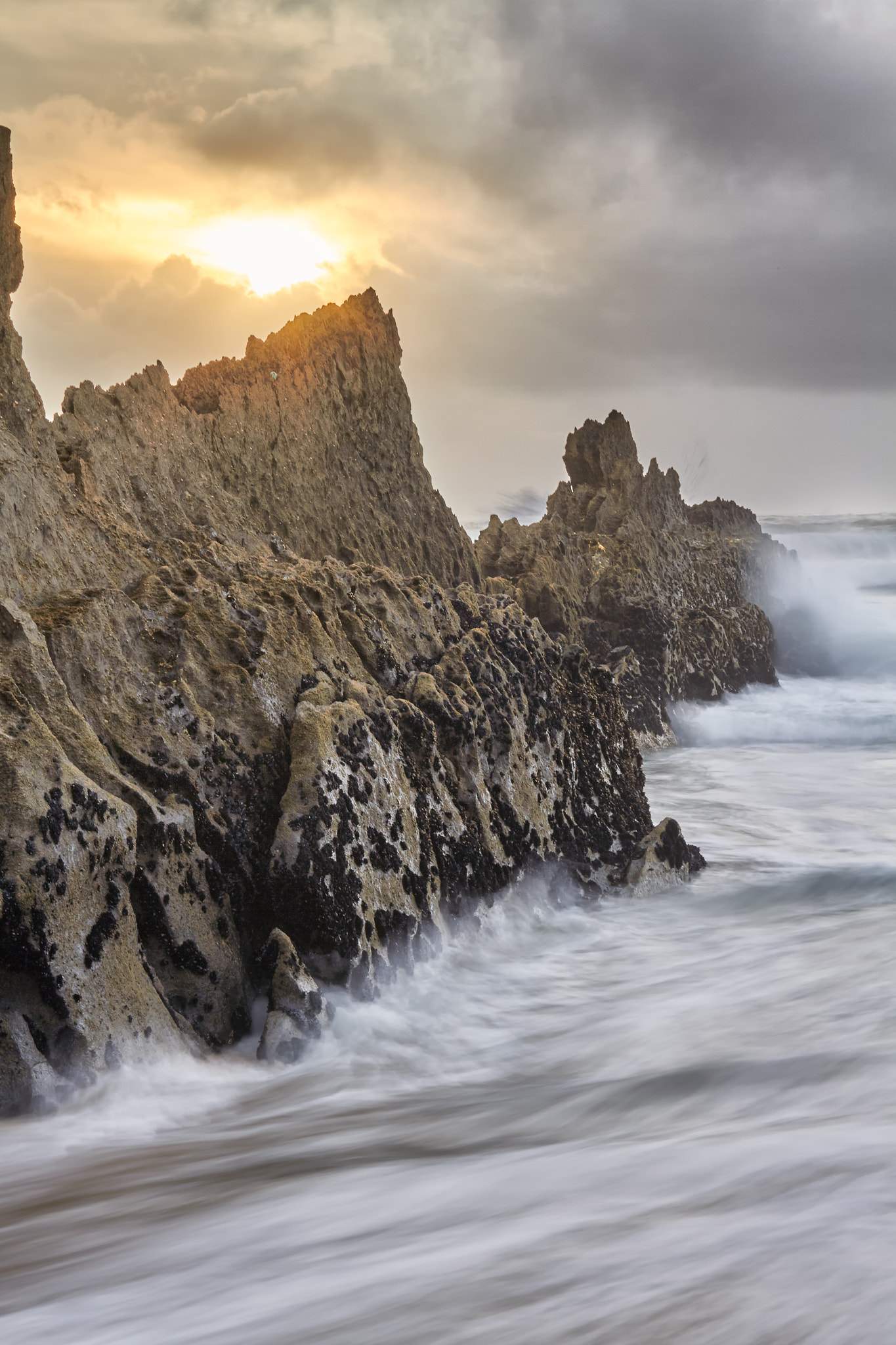 Canon EOS 7D + Canon EF 50mm F1.4 USM sample photo. Ocean knife photography