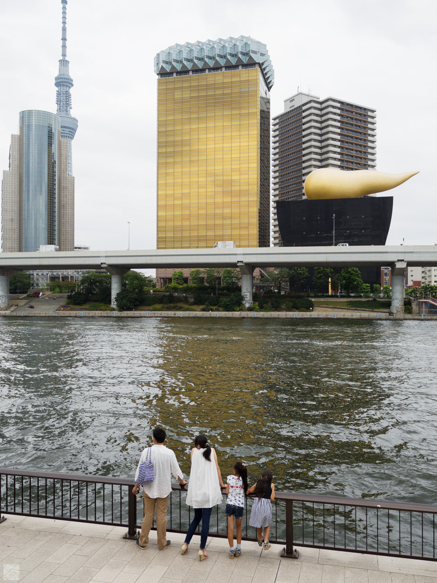 Olympus OM-D E-M10 + LEICA DG SUMMILUX 15/F1.7 sample photo. Tall buildings near sumida river photography