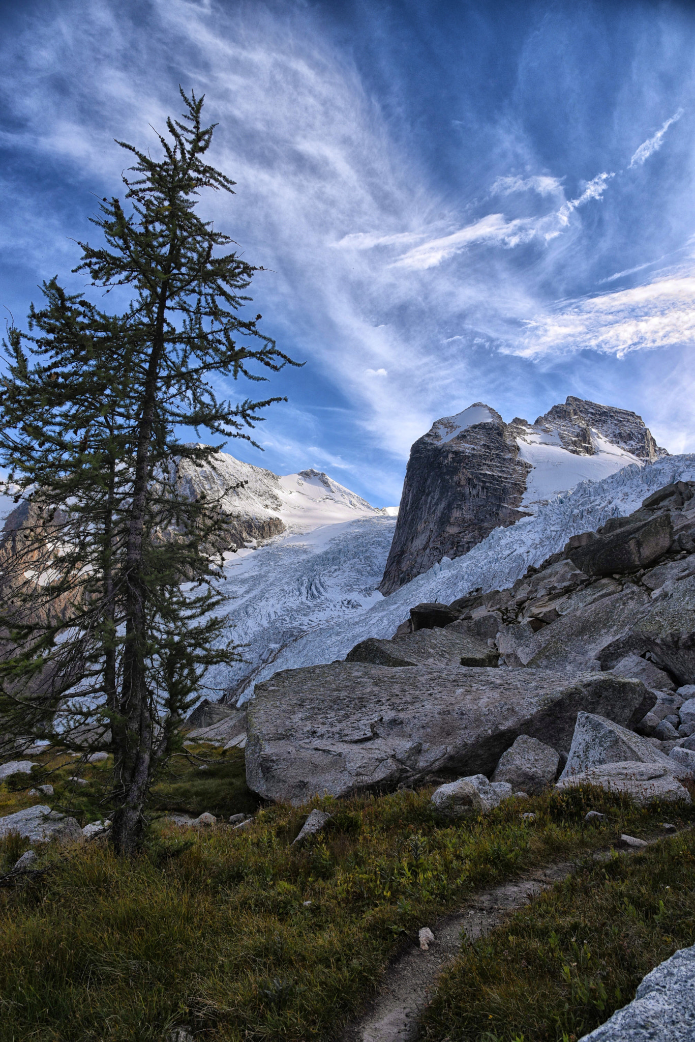 AF Zoom-Nikkor 35-70mm f/2.8D N sample photo. Bugaboos evening sky photography