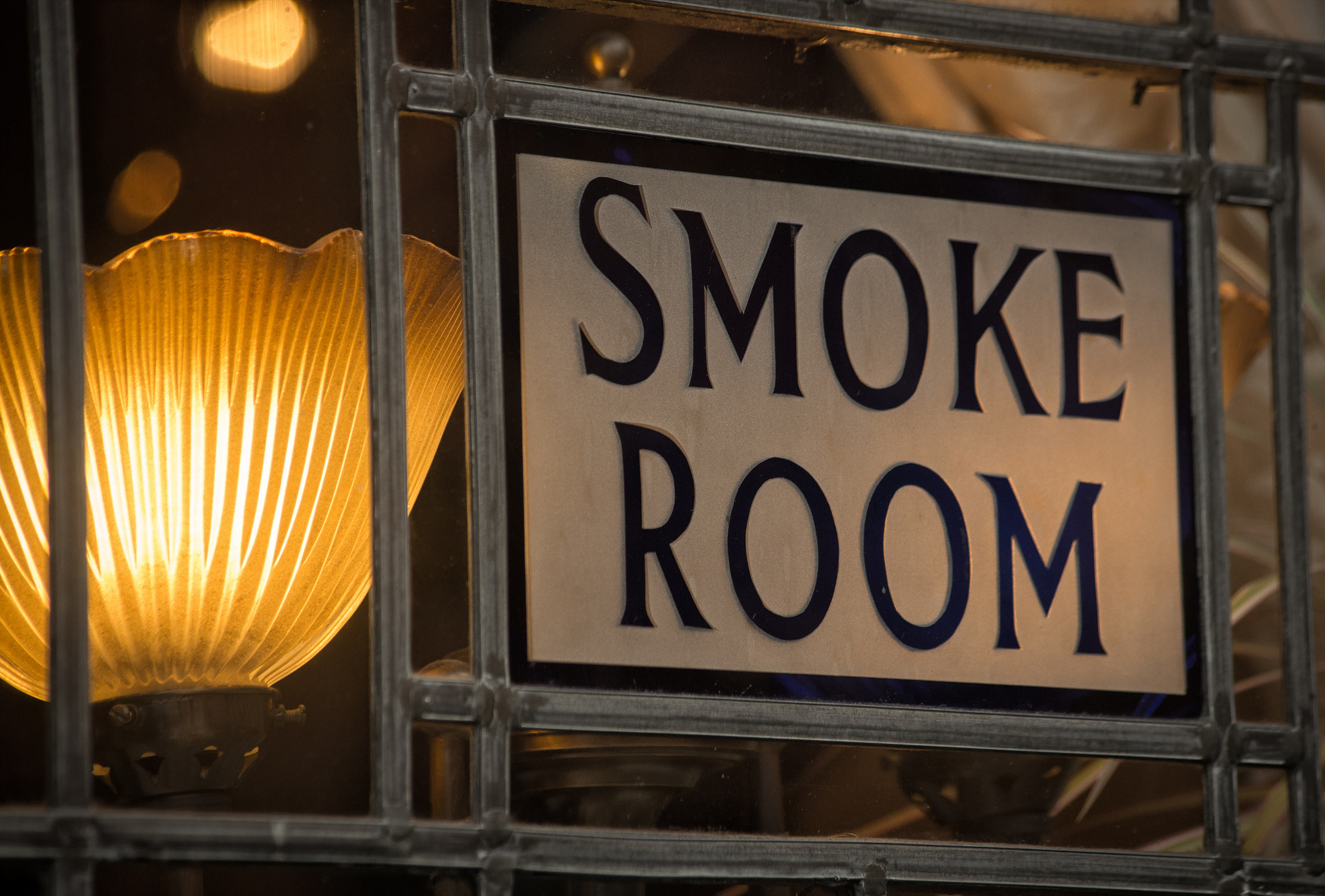 Pentax smc DA 55-300mm F4.0-5.8 ED sample photo. Smoke room photography