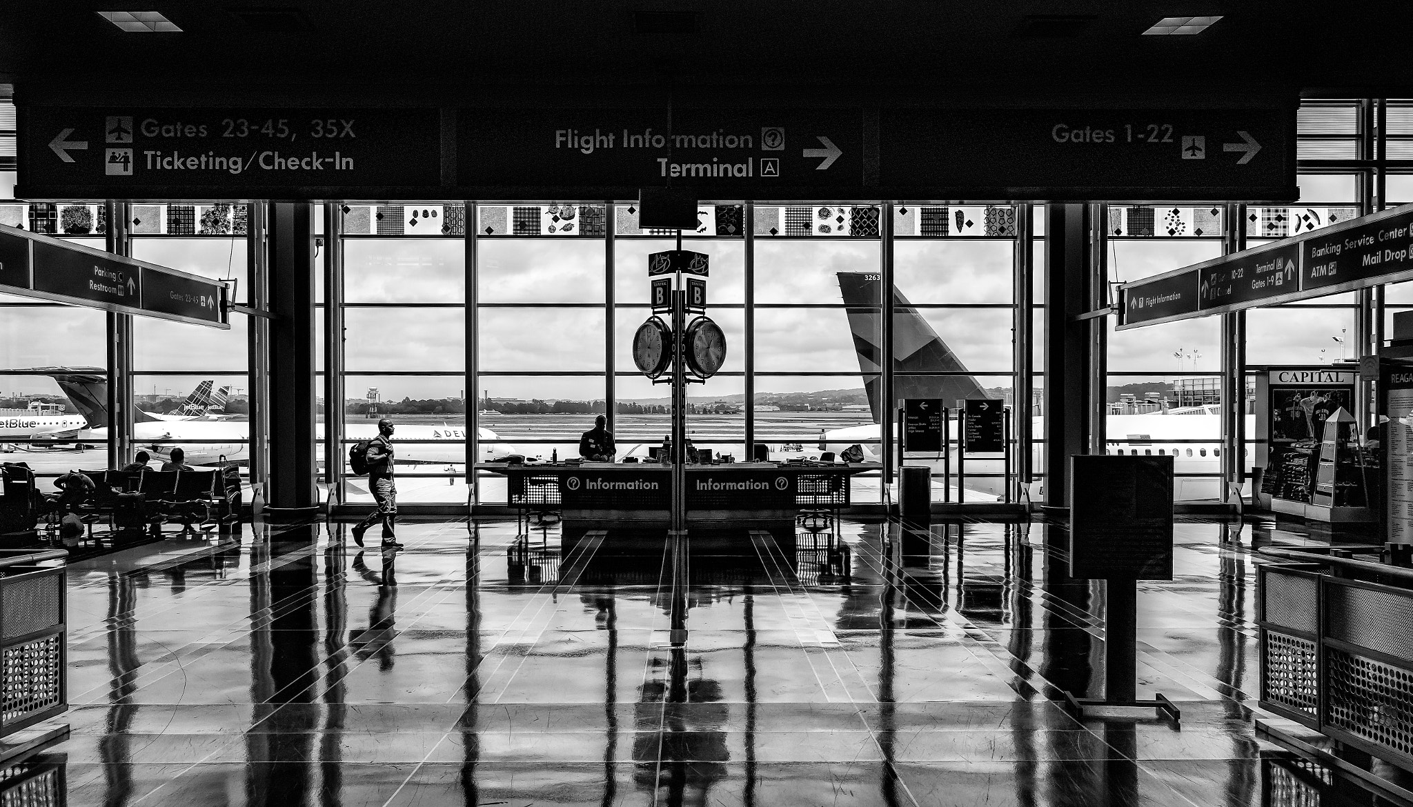 Leica Summicron-M 28mm F2 ASPH sample photo. Airport photography
