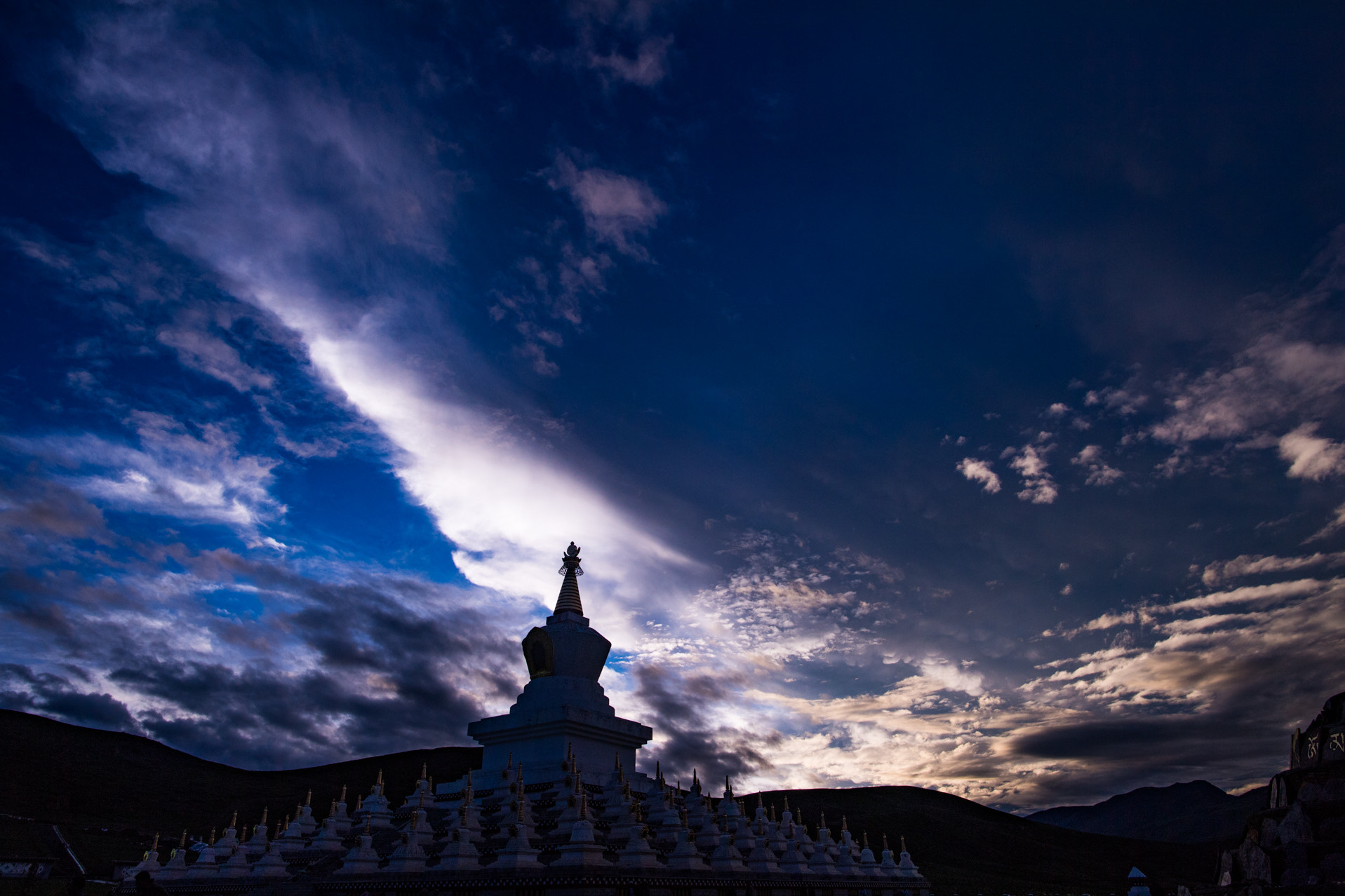 Nikon D5 + Nikon AF-S Nikkor 20mm F1.8G ED sample photo. Sunset in daocheng photography