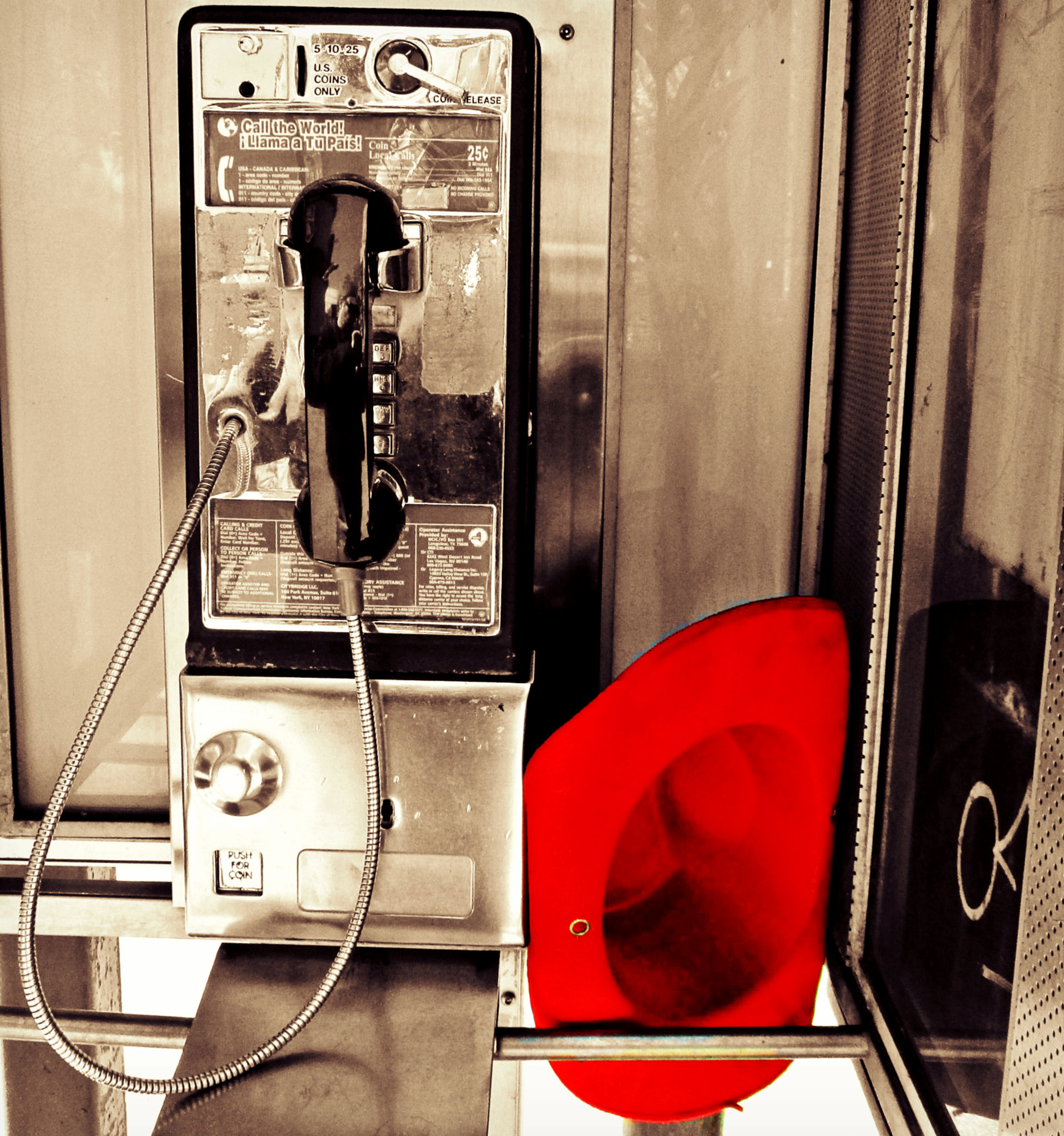 Canon PowerShot ELPH 160 (IXUS 160 / IXY 150) sample photo. Red hat photography