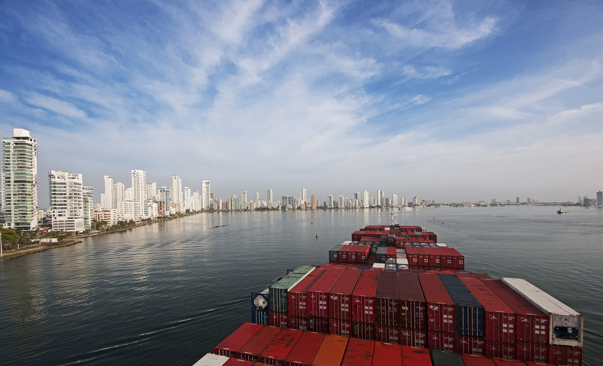Sigma 8-16mm F4.5-5.6 DC HSM sample photo. Ciudad puerto photography