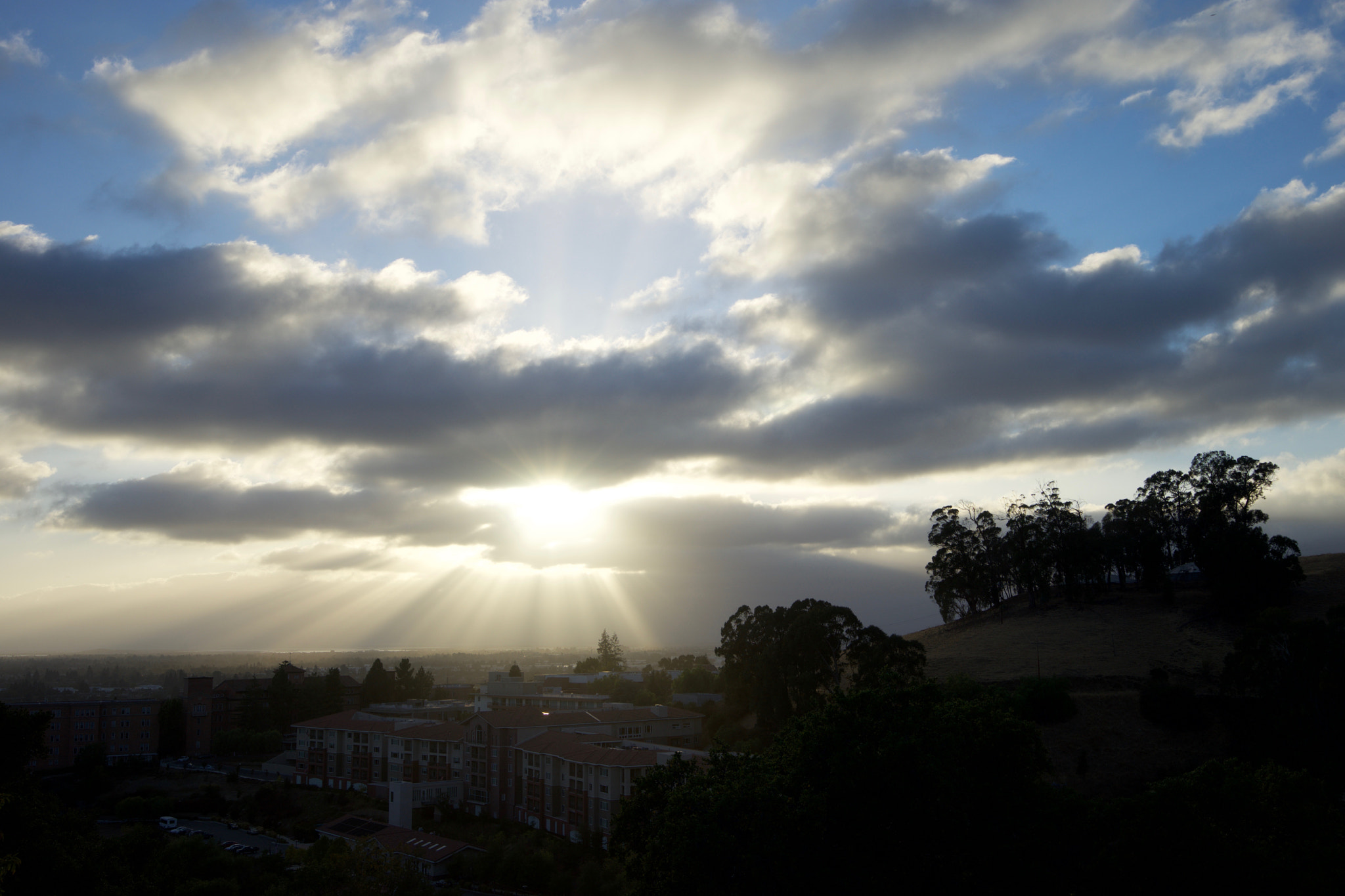 Sony a7 + Sony Vario-Tessar T* FE 16-35mm F4 ZA OSS sample photo. Sun on it's way down photography