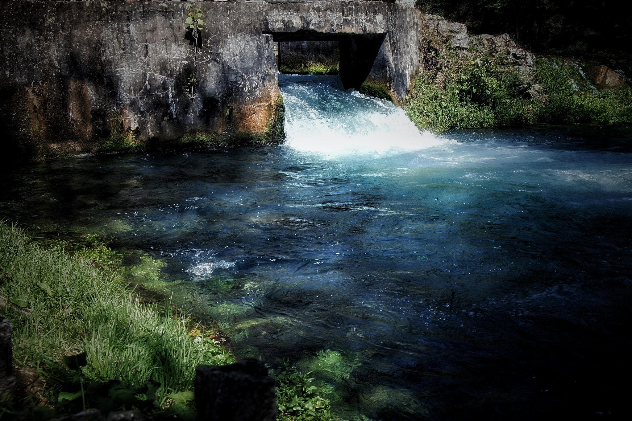 Tamron AF 28-200mm F3.8-5.6 XR Di Aspherical (IF) Macro sample photo. Blue waters photography