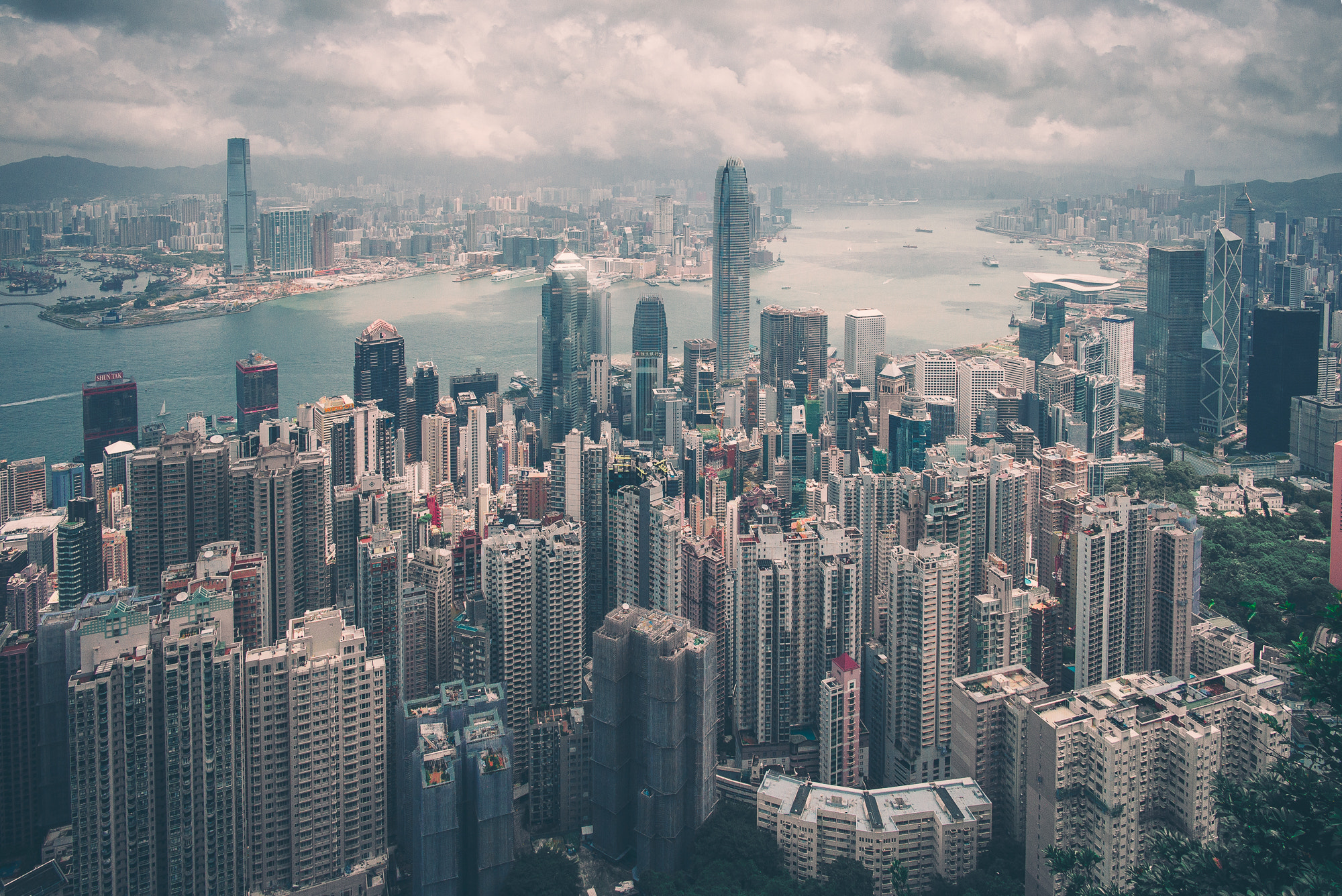 Leica Summilux-M 21mm F1.4 Asph sample photo. Humid hong kong photography