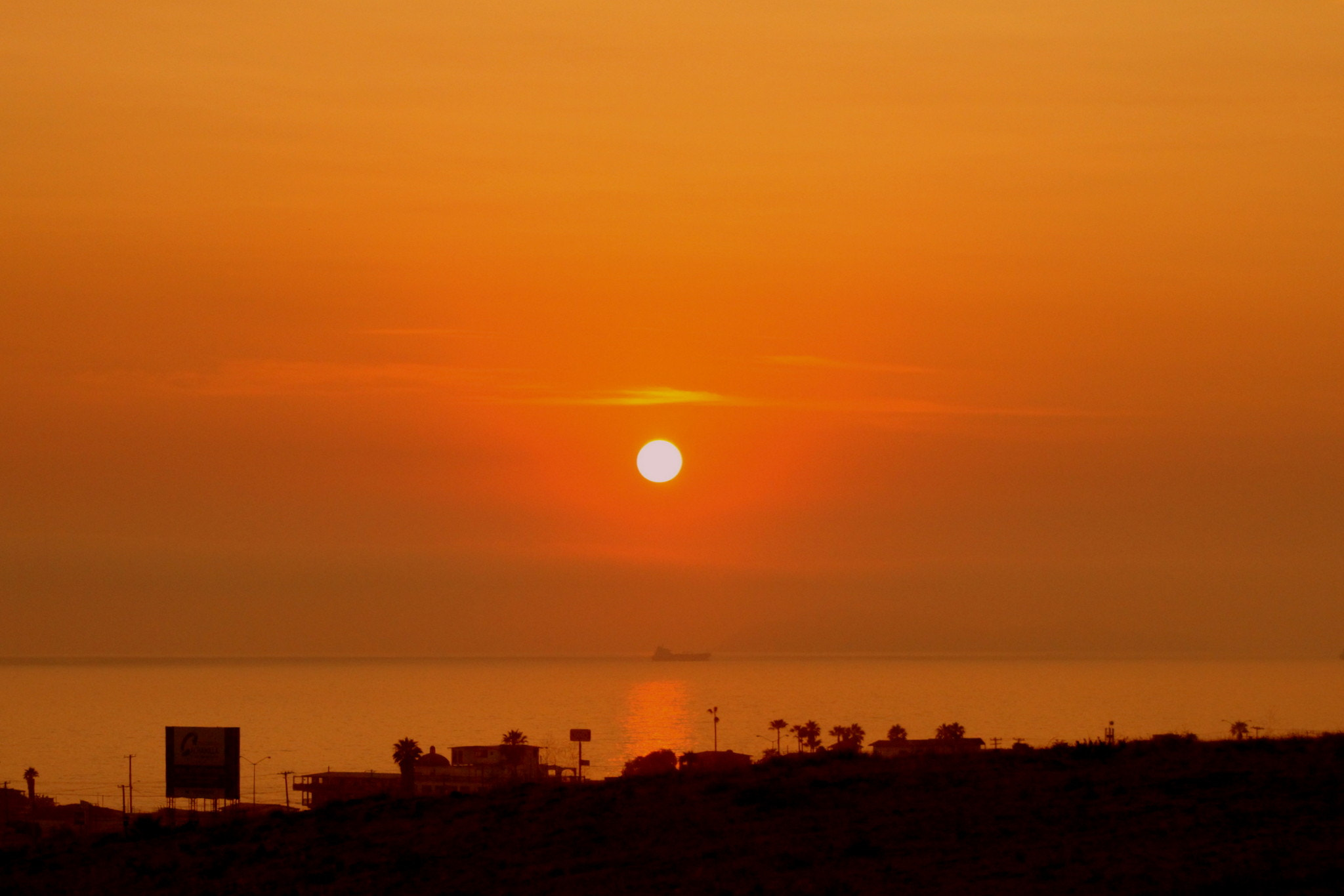 Canon EOS 500D (EOS Rebel T1i / EOS Kiss X3) + EF75-300mm f/4-5.6 sample photo. Sunset photography