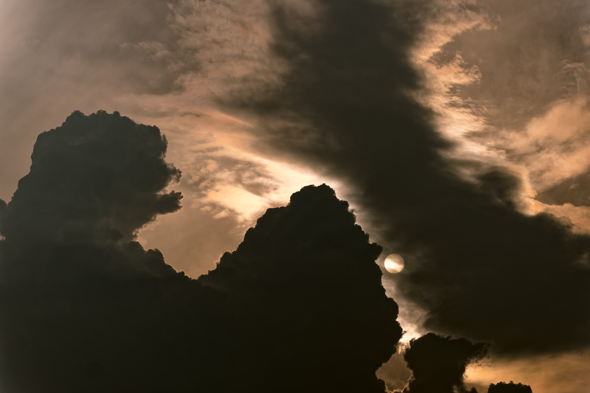 Sony FE 85mm F1.4 GM sample photo. Moon on sunset photography