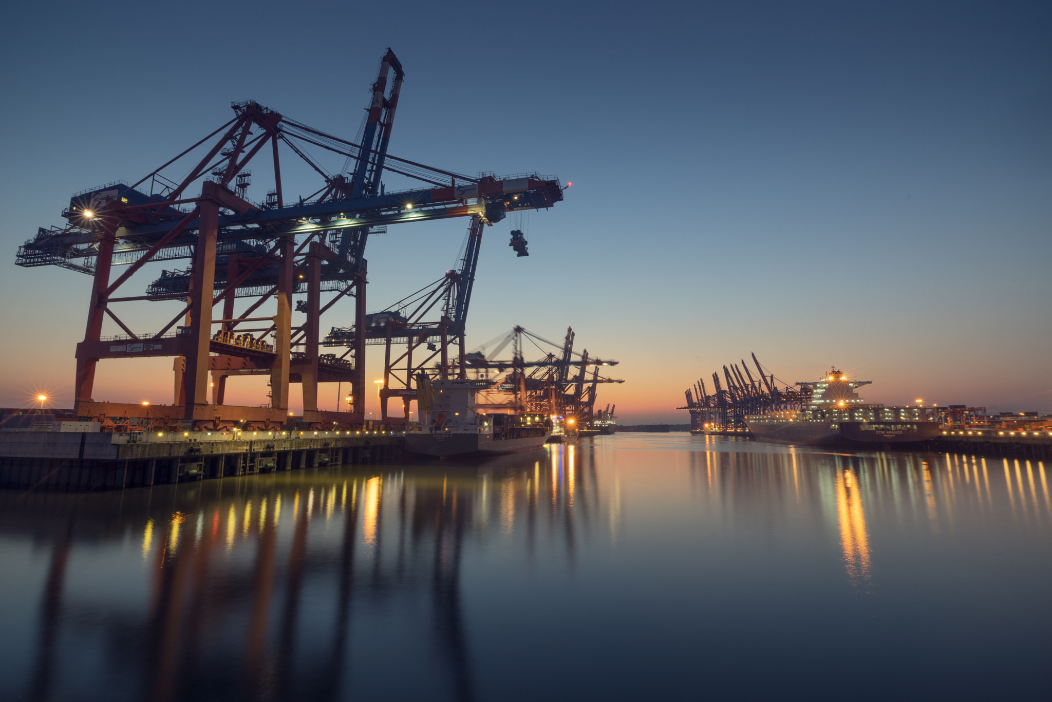Sony a7R + Sony Vario-Sonnar T* 16-35mm F2.8 ZA SSM sample photo. Hafen hamburg photography