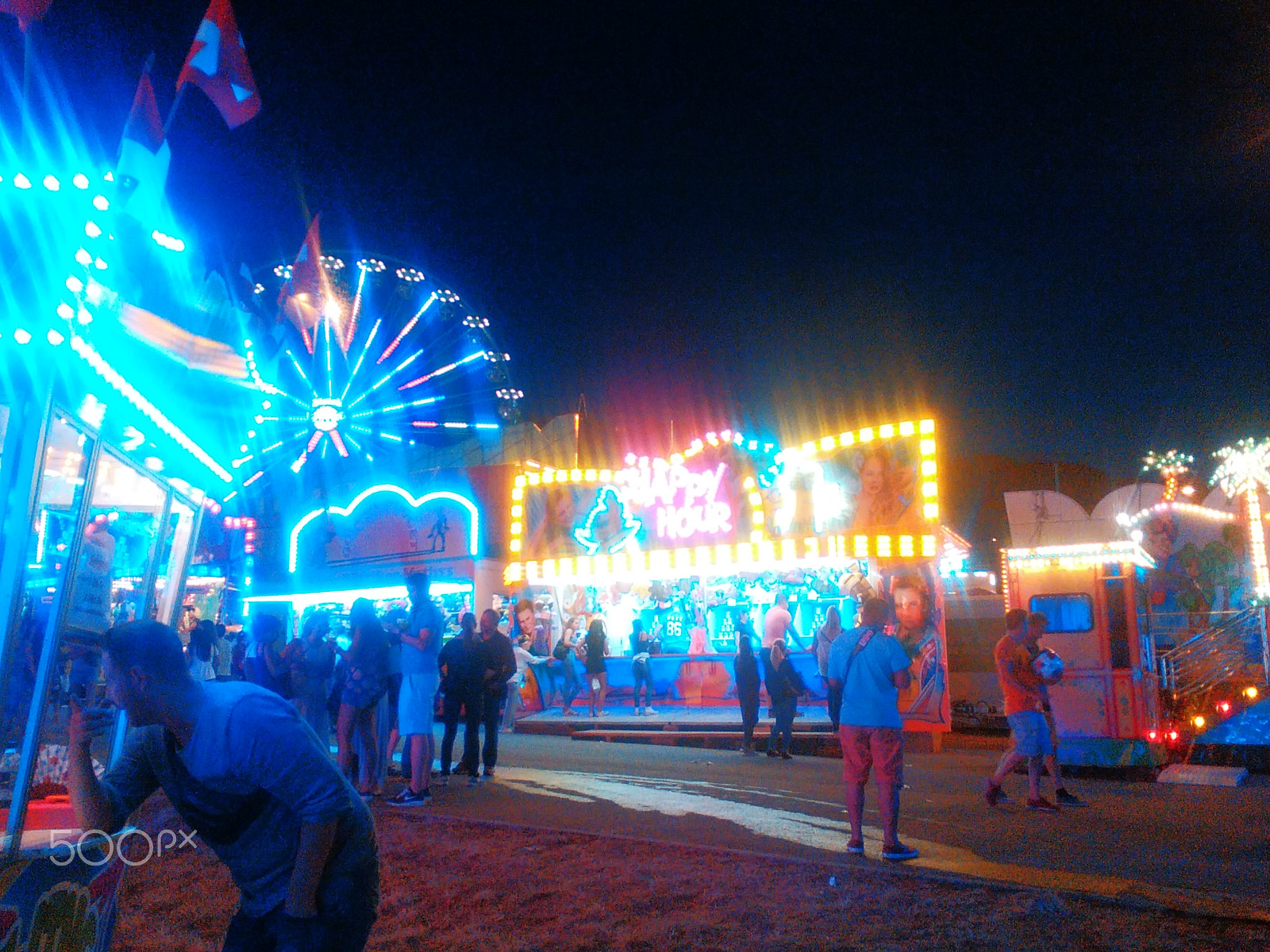HUAWEI Y550-L01 sample photo. Fair in the evening with various lit fun rides photography