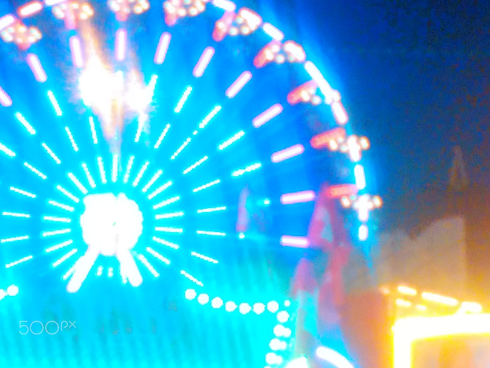 HUAWEI Y550-L01 sample photo. Fair in the evening with various lit fun rides photography