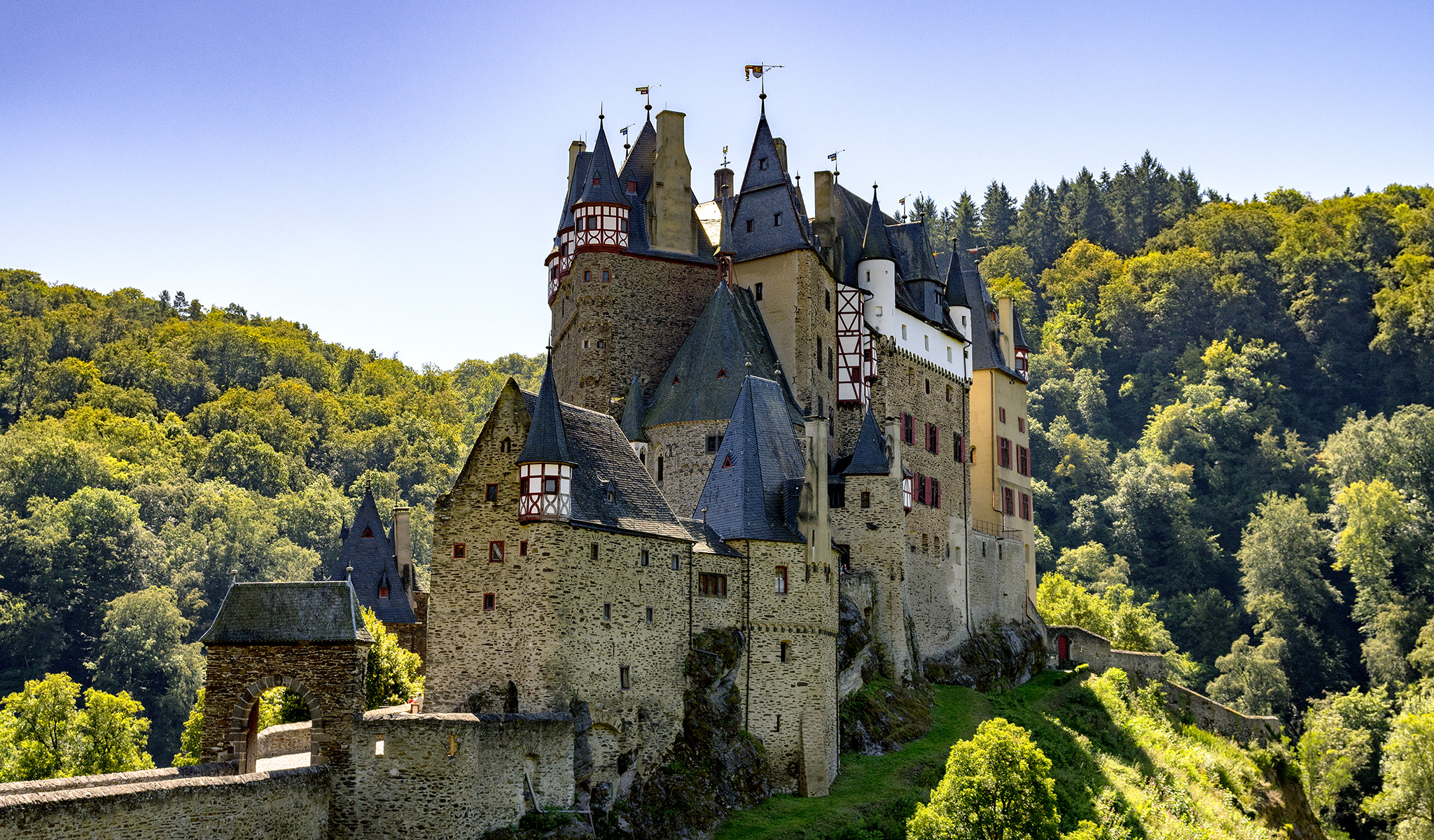 Sigma 17-70mm F2.8-4 DC Macro HSM | C sample photo. Eltz photography