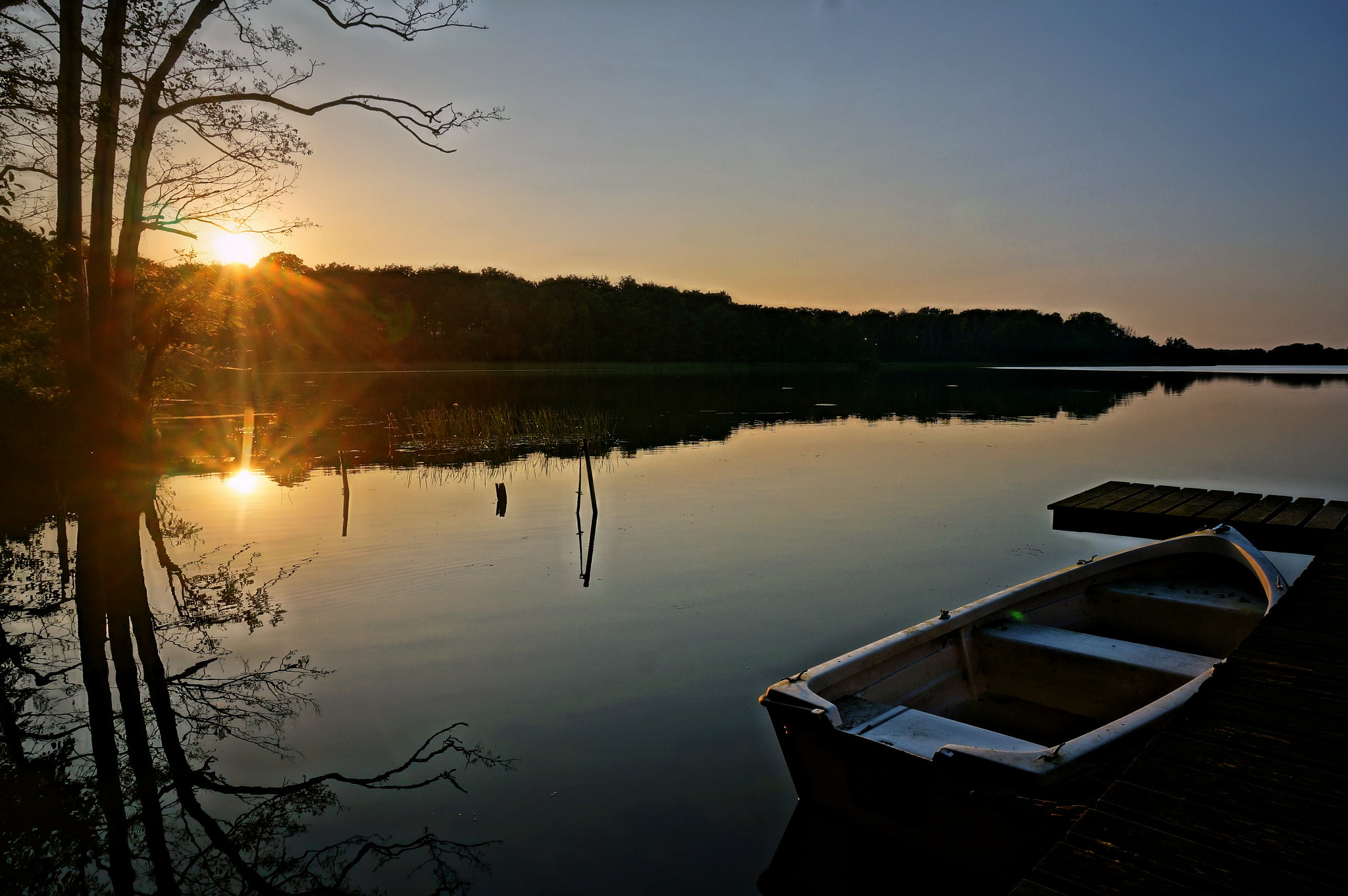 Sony E 16-50mm F3.5-5.6 PZ OSS sample photo. Lake time vi photography