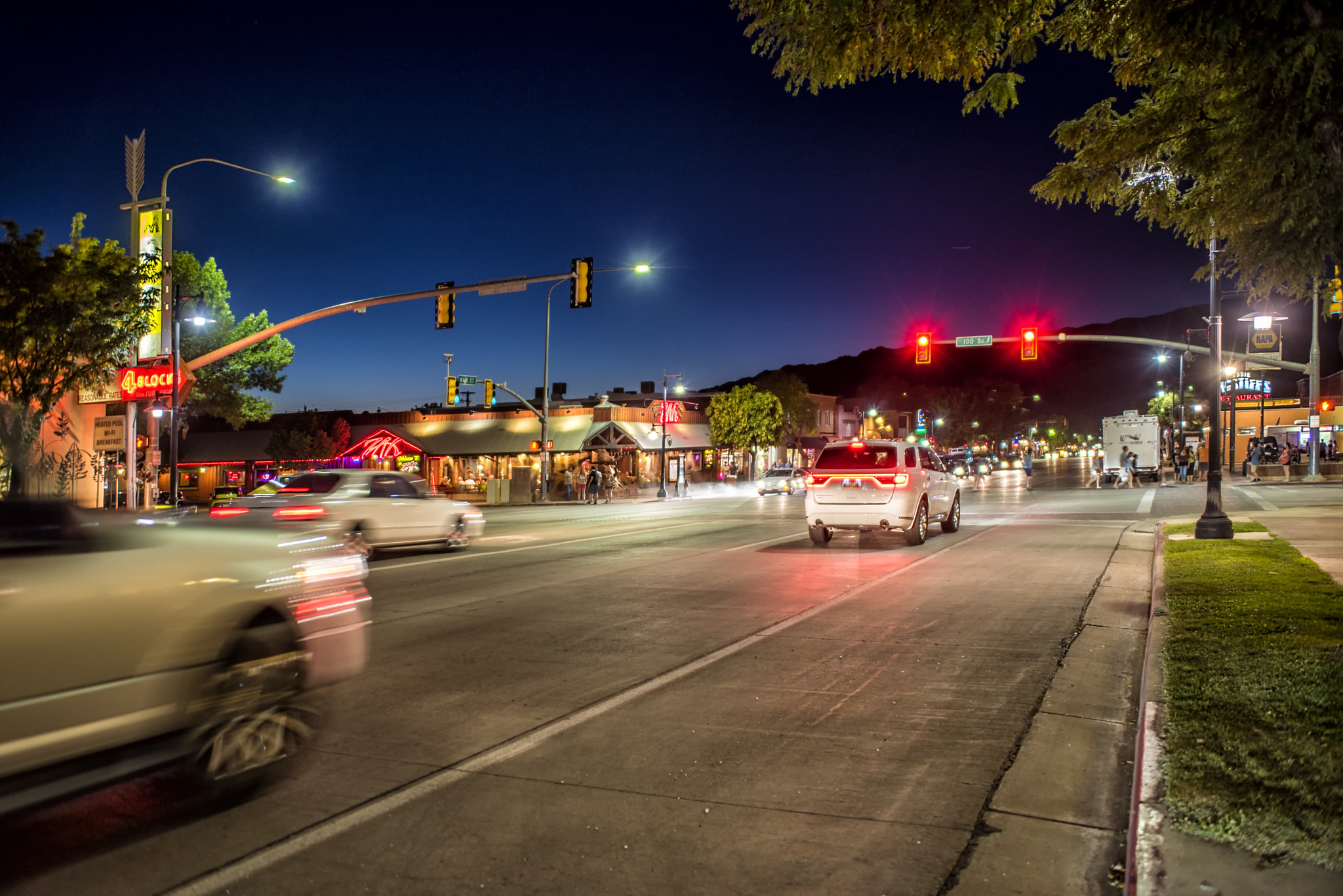 Sigma 24-70mm F2.8 EX DG Macro sample photo. Traffic lights photography