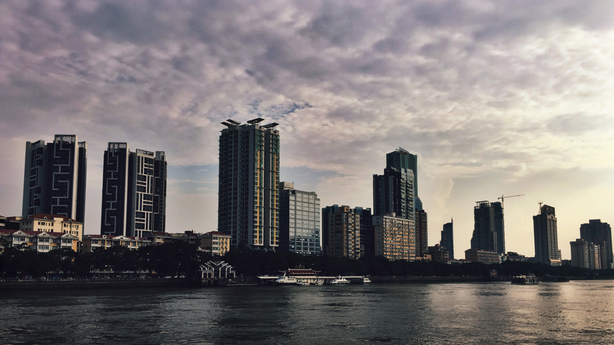 Apple iPhone8,1 sample photo