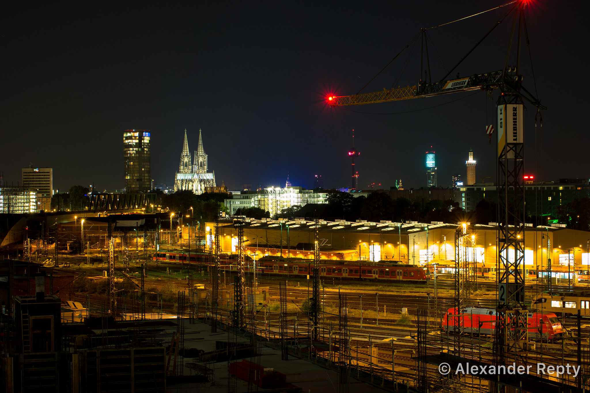 NX 45mm F1.8 [T6] 2D/3D sample photo. Cologne at night photography