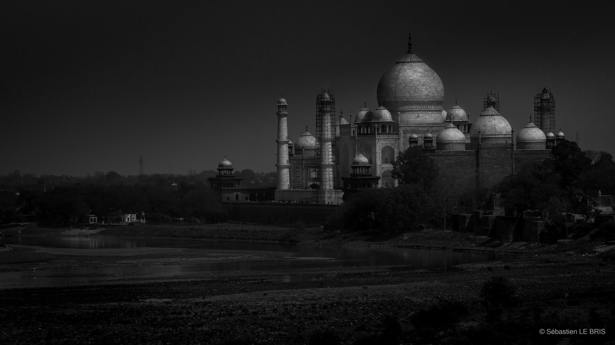 Sony SLT-A77 + Tamron SP AF 70-200mm F2.8 Di LD (IF) MACRO sample photo. Taj mahal photography