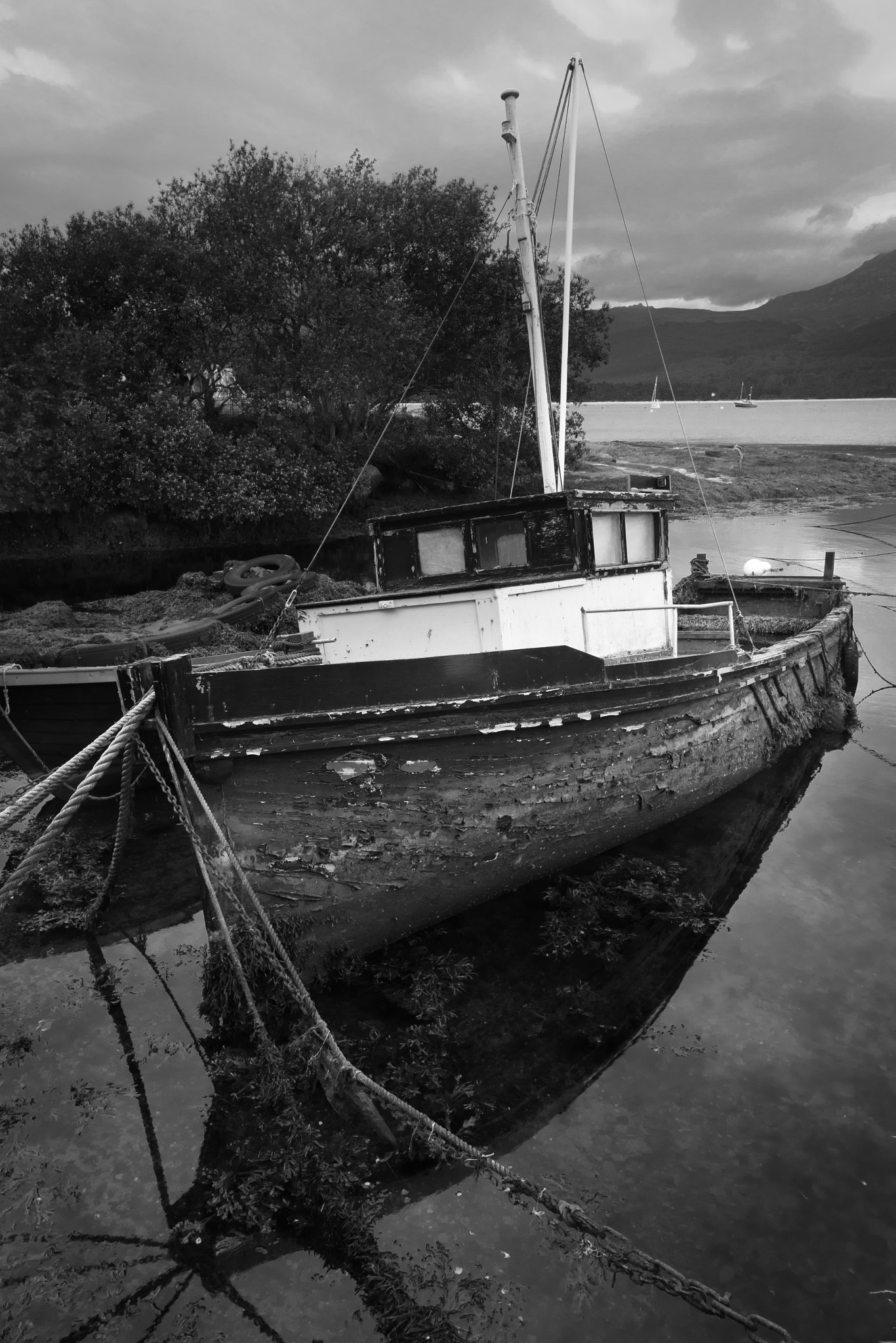 Samsung NX1000 + Samsung NX 16mm F2.4 Pancake sample photo. Brodick harbour photography